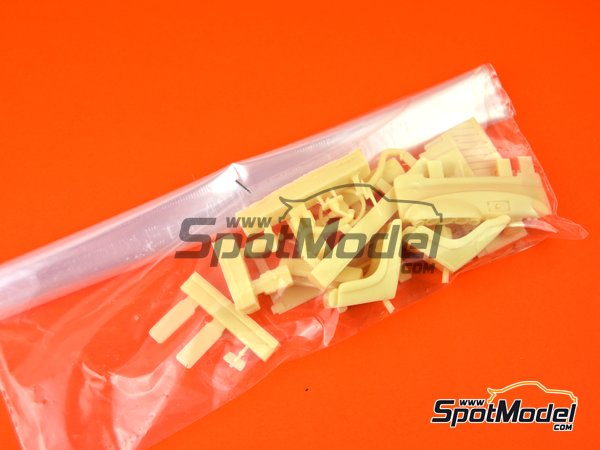 Image 11: Porsche 911SC Martini Racing - Safari Rally 1978 | Model car kit in 1/24 scale manufactured by Arena (ref. ARE862-24) Image 11: Porsche 911SC Martini Racing - Safari Rally 1978 | Model car kit in 1/24 scale manufactured by Arena (ref. ARE862-24)