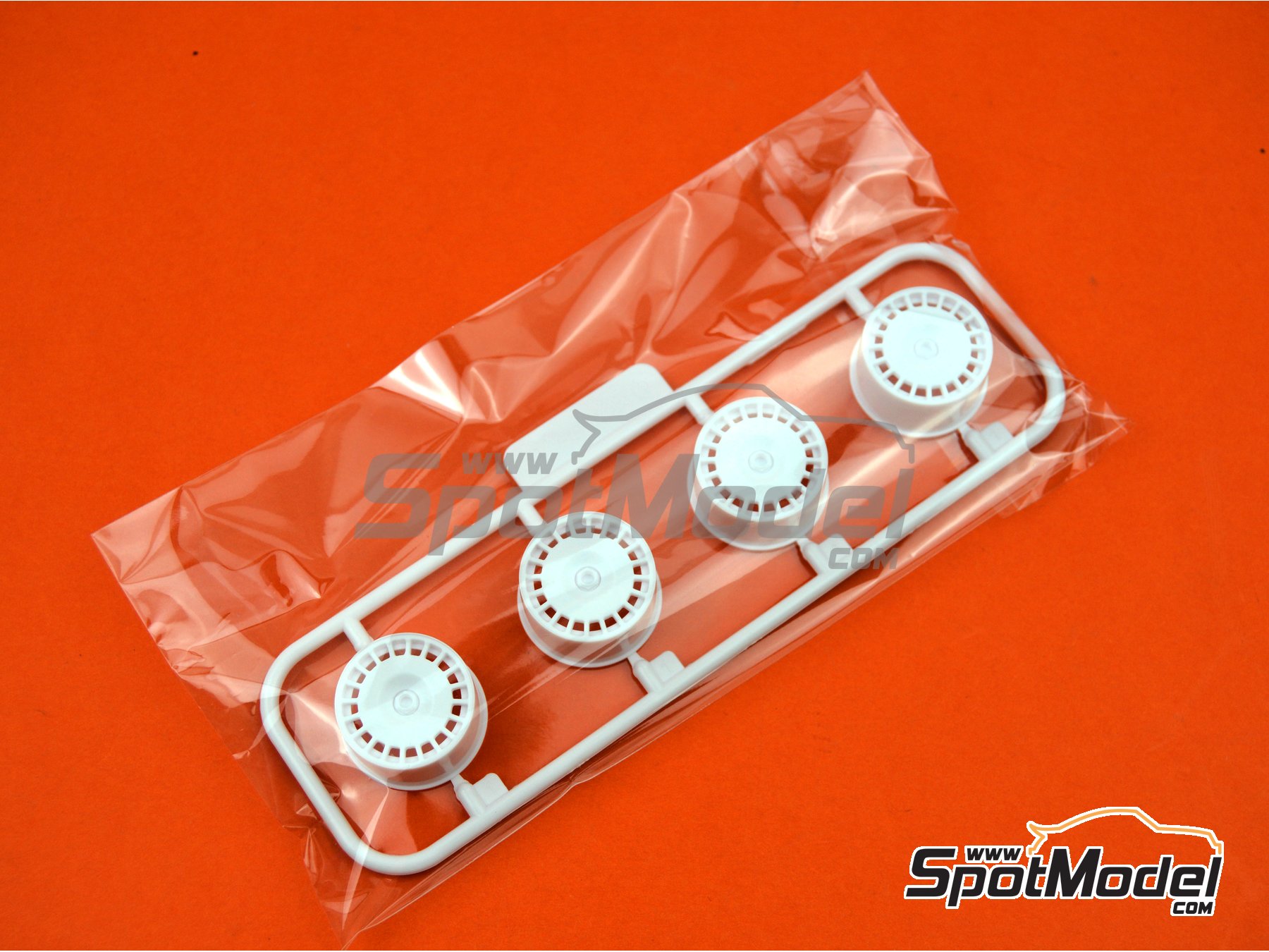 Image 7: Toyota Corona ST191 Zent - Japan Touring Car Championship (JTCC) 1994 | Model car kit in 1/24 scale manufactured by Beemax Model Kits (ref. B24013) Image 7: Toyota Corona ST191 Zent - Japan Touring Car Championship (JTCC) 1994 | Model car kit in 1/24 scale manufactured by Beemax Model Kits (ref. B24013)