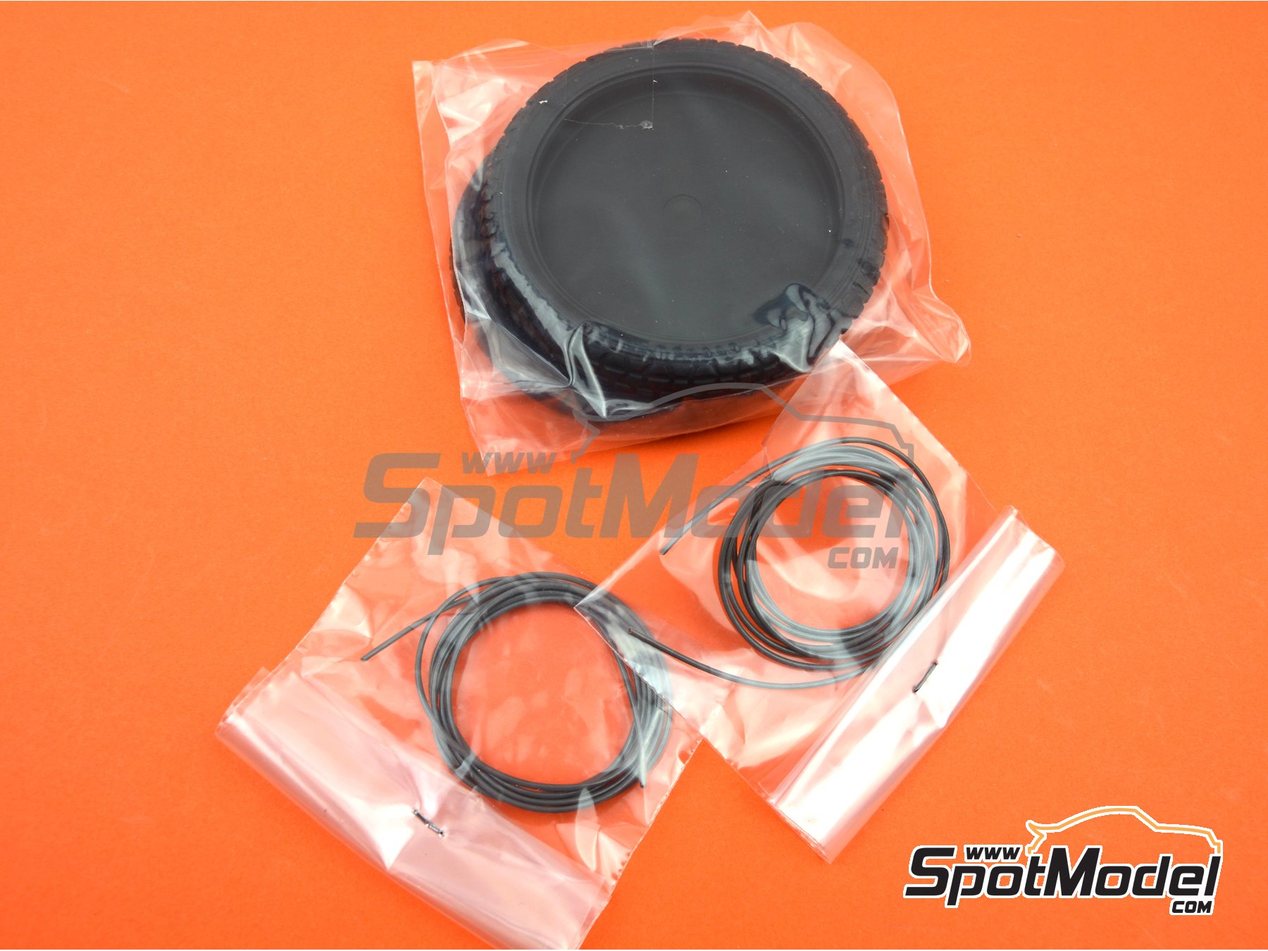 Image 5: BMW R75/5 | Model bike kit in 1/8 scale manufactured by Revell (ref. REV07938, also 07938 and 4009803079387) Image 5: BMW R75/5 | Model bike kit in 1/8 scale manufactured by Revell (ref. REV07938, also 07938 and 4009803079387)