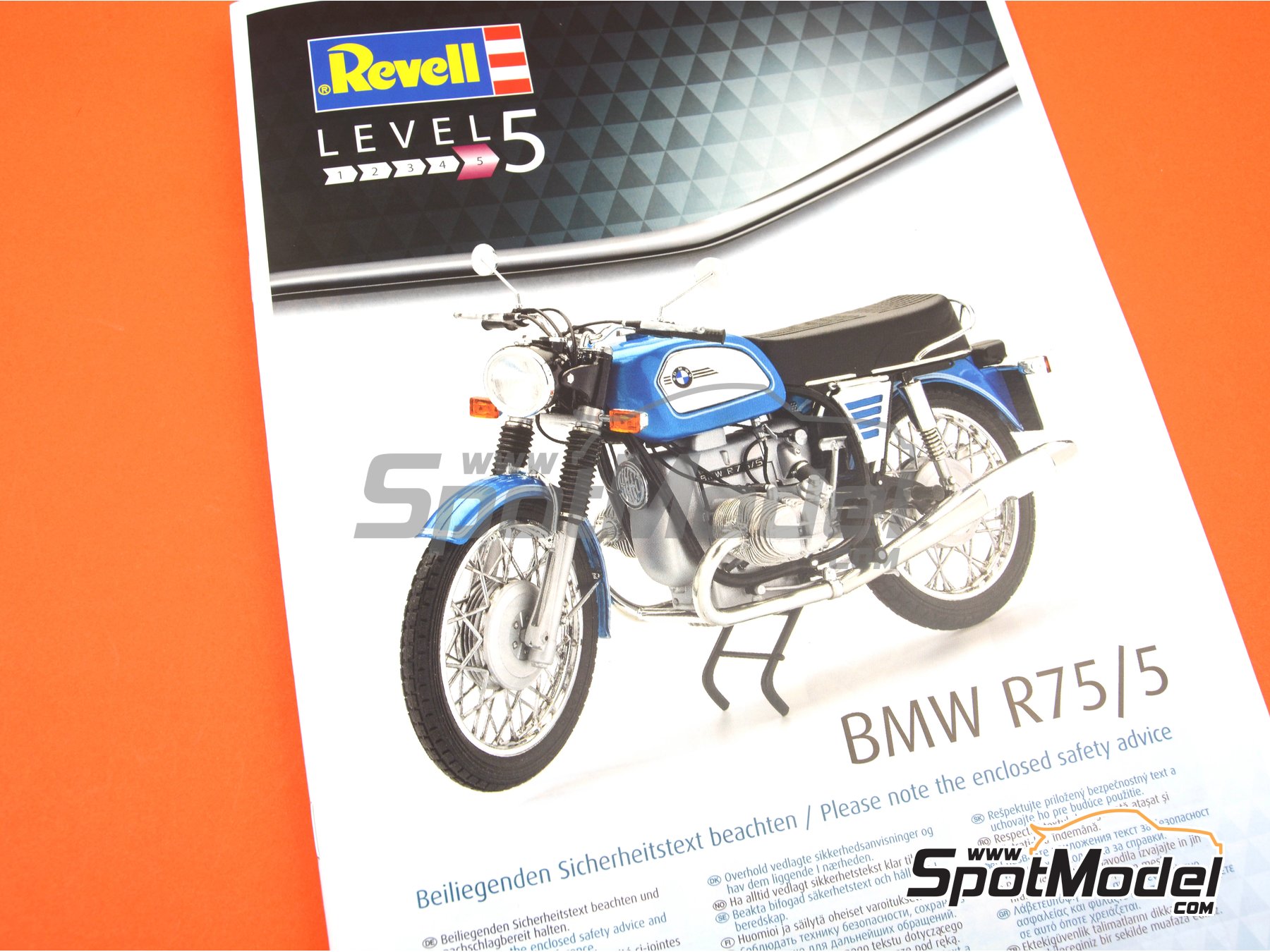 Image 7: BMW R75/5 | Model bike kit in 1/8 scale manufactured by Revell (ref. REV07938, also 07938 and 4009803079387) Image 7: BMW R75/5 | Model bike kit in 1/8 scale manufactured by Revell (ref. REV07938, also 07938 and 4009803079387)