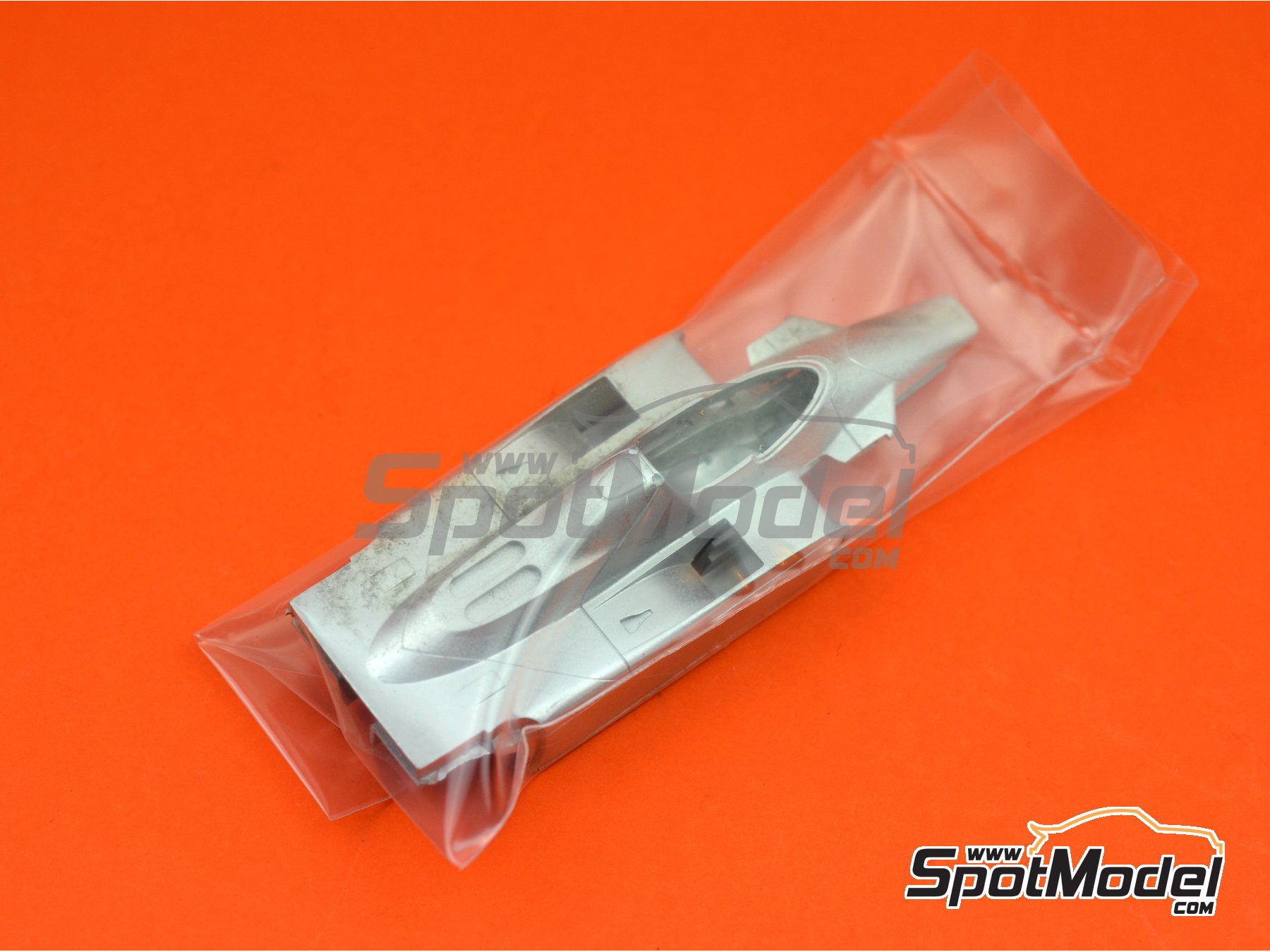 Image 5: McLaren Ford MP4/1B Marlboro - FIA Formula 1 World Championship 1982 | Model car kit in 1/43 scale manufactured by Tameo Kits (ref. SLK111) Image 5: McLaren Ford MP4/1B Marlboro - FIA Formula 1 World Championship 1982 | Model car kit in 1/43 scale manufactured by Tameo Kits (ref. SLK111)