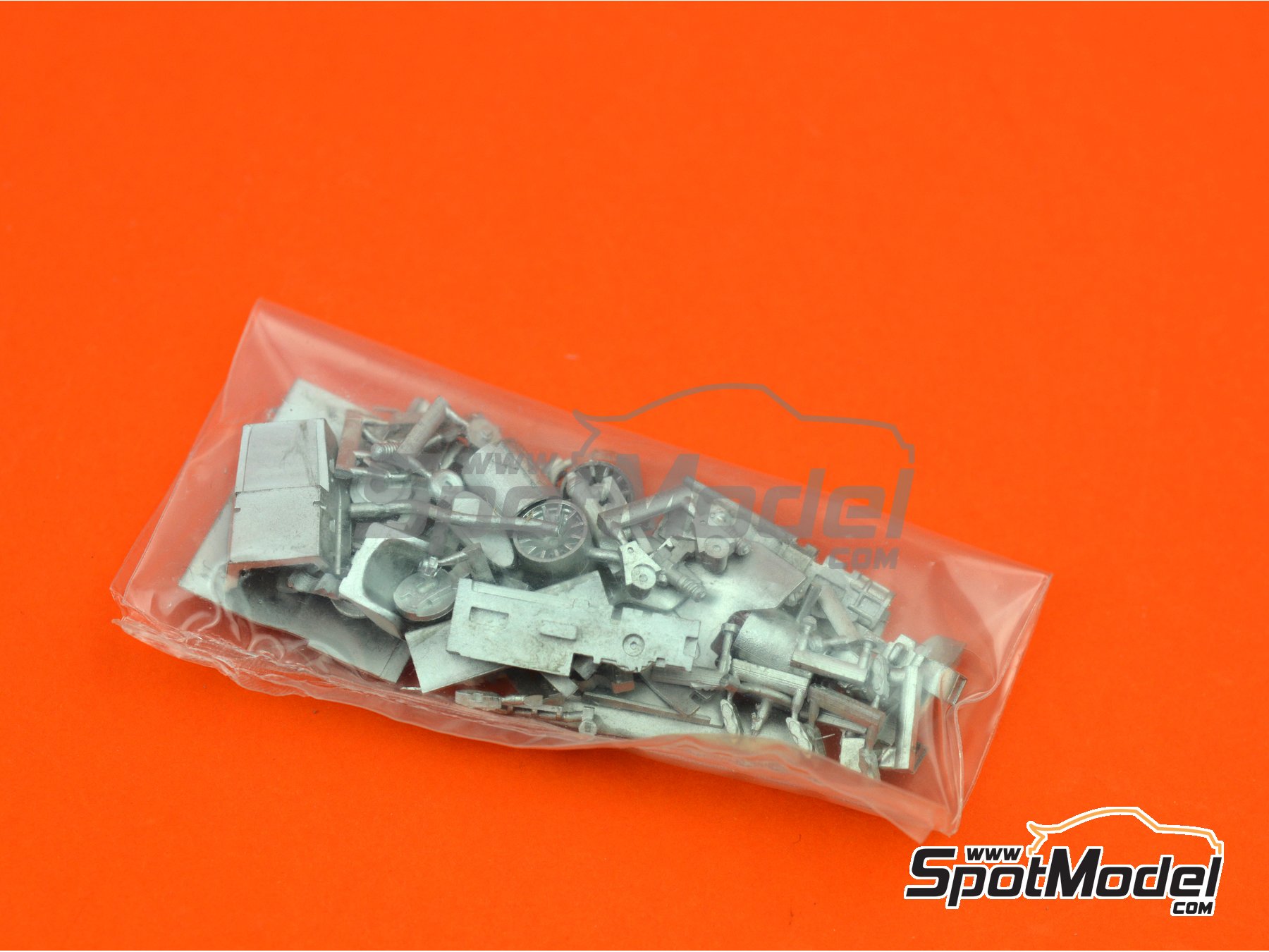 Image 4: Toleman Hart TG183B Candy Magirus - Test Silverstone 1983 | Model car kit in 1/43 scale manufactured by Tameo Kits (ref. SLK113) Image 4: Toleman Hart TG183B Candy Magirus - Test Silverstone 1983 | Model car kit in 1/43 scale manufactured by Tameo Kits (ref. SLK113)