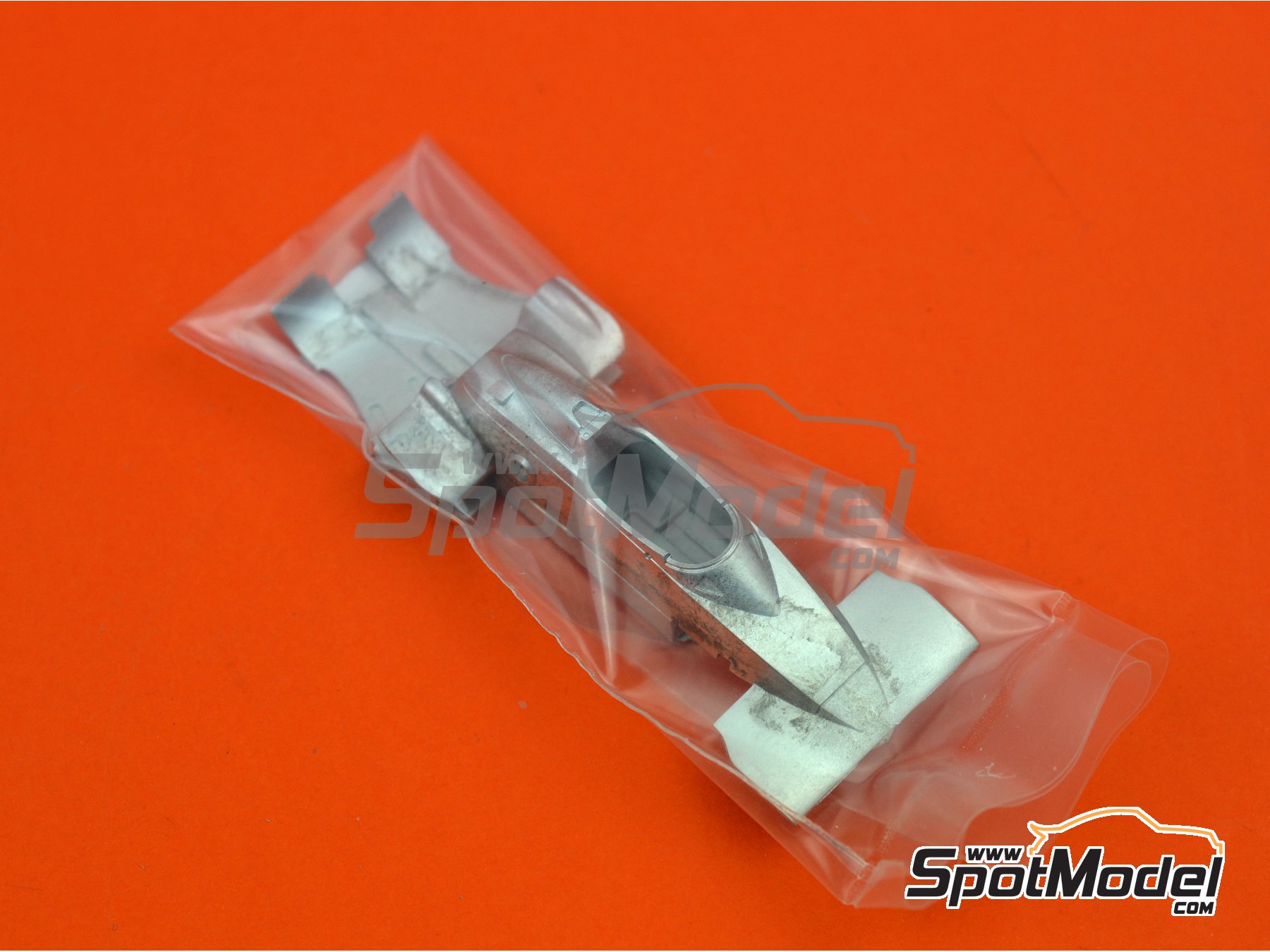 Image 7: Toleman Hart TG183B Candy Magirus - Test Silverstone 1983 | Model car kit in 1/43 scale manufactured by Tameo Kits (ref. SLK113) Image 7: Toleman Hart TG183B Candy Magirus - Test Silverstone 1983 | Model car kit in 1/43 scale manufactured by Tameo Kits (ref. SLK113)