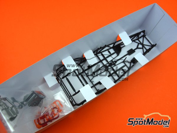 Image 5: Caterham Super Seven BDR | Model car kit in 1/12 scale manufactured by Tamiya (ref. TAM10204, also 10204) Image 5: Caterham Super Seven BDR | Model car kit in 1/12 scale manufactured by Tamiya (ref. TAM10204, also 10204)