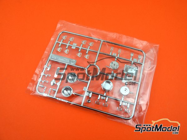 Image 6: Caterham Super Seven BDR | Model car kit in 1/12 scale manufactured by Tamiya (ref. TAM10204, also 10204) Image 6: Caterham Super Seven BDR | Model car kit in 1/12 scale manufactured by Tamiya (ref. TAM10204, also 10204)