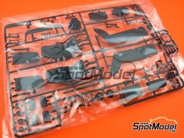 Image 8: Caterham Super Seven BDR | Model car kit in 1/12 scale manufactured by Tamiya (ref. TAM10204, also 10204) Image 8: Caterham Super Seven BDR | Model car kit in 1/12 scale manufactured by Tamiya (ref. TAM10204, also 10204)