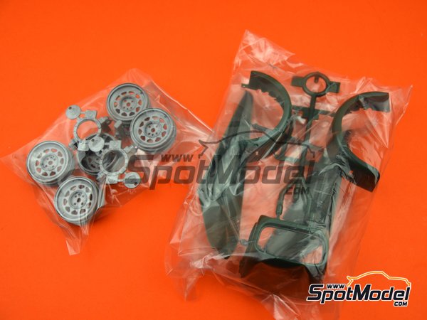 Image 9: Caterham Super Seven BDR | Model car kit in 1/12 scale manufactured by Tamiya (ref. TAM10204, also 10204) Image 9: Caterham Super Seven BDR | Model car kit in 1/12 scale manufactured by Tamiya (ref. TAM10204, also 10204)