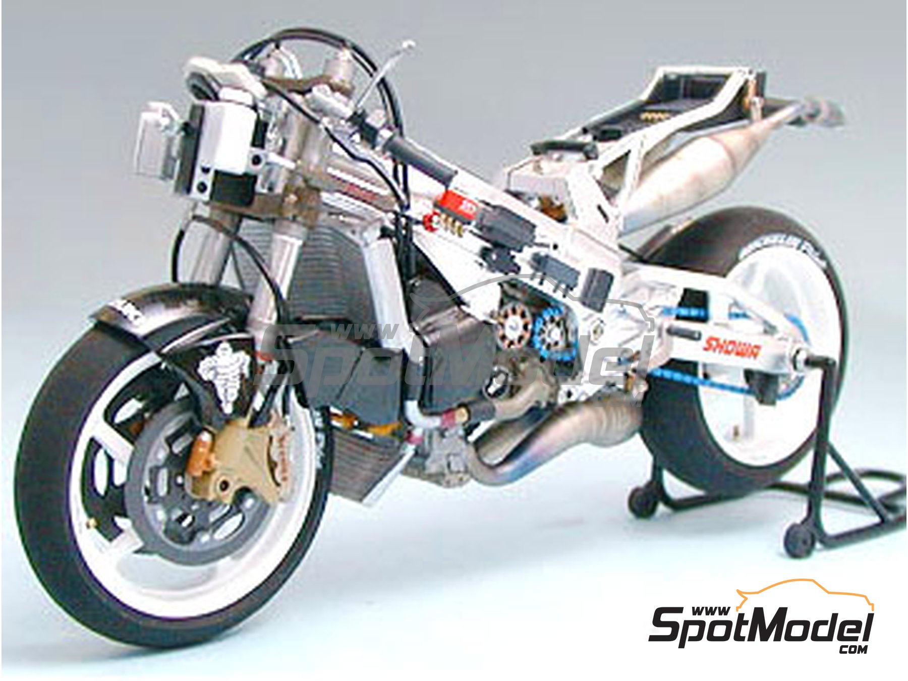 Image 3: Suzuki RGV-Gamma XR-89 Suzuki Grand Prix Team sponsored by Michelin - Motorcycle World Championship 1999 | Motorbike scale model kit in 1/12 scale manufactured by Tamiya (ref. TAM14081, also 4950344996889 and 14081) Image 3: Suzuki RGV-Gamma XR-89 Suzuki Grand Prix Team sponsored by Michelin - Motorcycle World Championship 1999 | Motorbike scale model kit in 1/12 scale manufactured by Tamiya (ref. TAM14081, also 4950344996889 and 14081)