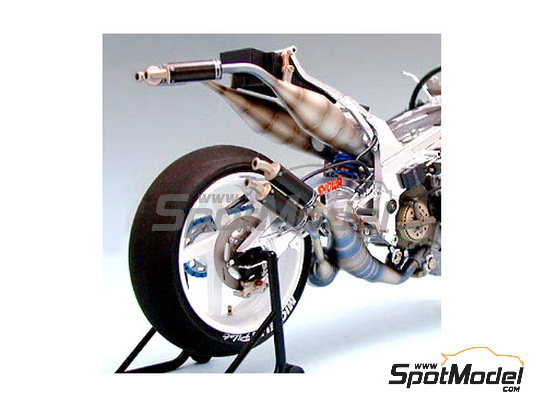 Image 5: Suzuki RGV-Gamma XR-89 Suzuki Grand Prix Team sponsored by Michelin - Motorcycle World Championship 1999 | Motorbike scale model kit in 1/12 scale manufactured by Tamiya (ref. TAM14081, also 4950344996889 and 14081) Image 5: Suzuki RGV-Gamma XR-89 Suzuki Grand Prix Team sponsored by Michelin - Motorcycle World Championship 1999 | Motorbike scale model kit in 1/12 scale manufactured by Tamiya (ref. TAM14081, also 4950344996889 and 14081)