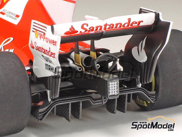 Image 20: Ferrari SF70H Banco Santander - Australian Formula 1 Grand Prix 2017 | Model car kit in 1/20 scale manufactured by Tamiya (ref. TAM20068, also 20068) Image 20: Ferrari SF70H Banco Santander - Australian Formula 1 Grand Prix 2017 | Model car kit in 1/20 scale manufactured by Tamiya (ref. TAM20068, also 20068)