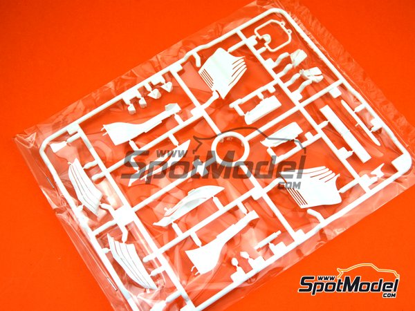 Image 25: Ferrari SF70H Banco Santander - Australian Formula 1 Grand Prix 2017 | Model car kit in 1/20 scale manufactured by Tamiya (ref. TAM20068, also 20068) Image 25: Ferrari SF70H Banco Santander - Australian Formula 1 Grand Prix 2017 | Model car kit in 1/20 scale manufactured by Tamiya (ref. TAM20068, also 20068)