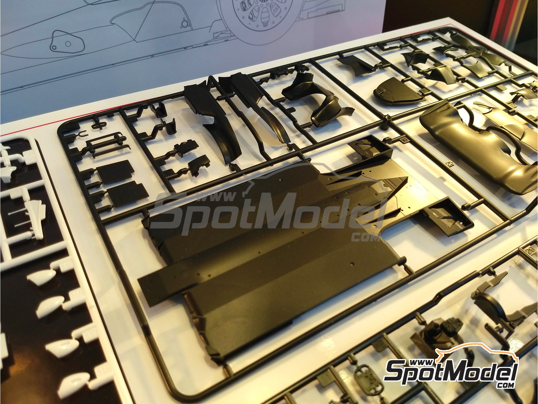 Image 9: Toyota TS050 Hybrid sponsored by Gazoo Racing - 24 Hours Le Mans 2018 | Car scale model kit in 1/24 scale manufactured by Tamiya (ref. TAM24349, also 4950344243495 and 24349) Image 9: Toyota TS050 Hybrid sponsored by Gazoo Racing - 24 Hours Le Mans 2018 | Car scale model kit in 1/24 scale manufactured by Tamiya (ref. TAM24349, also 4950344243495 and 24349)