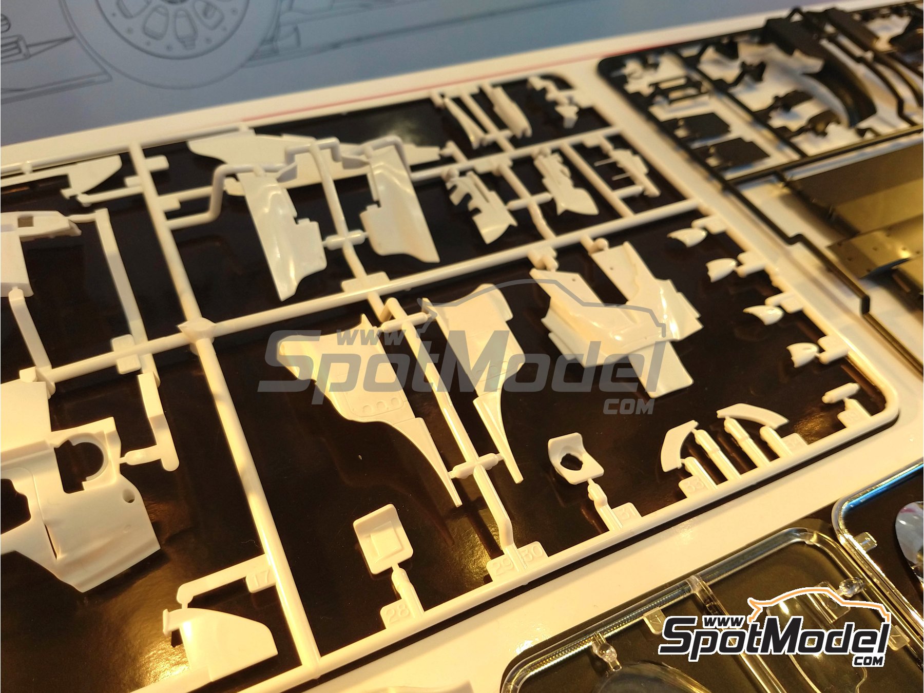 Image 10: Toyota TS050 Hybrid sponsored by Gazoo Racing - 24 Hours Le Mans 2018 | Car scale model kit in 1/24 scale manufactured by Tamiya (ref. TAM24349, also 4950344243495 and 24349) Image 10: Toyota TS050 Hybrid sponsored by Gazoo Racing - 24 Hours Le Mans 2018 | Car scale model kit in 1/24 scale manufactured by Tamiya (ref. TAM24349, also 4950344243495 and 24349)