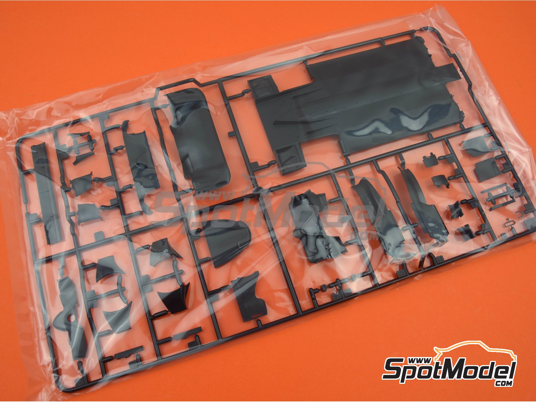 Image 26: Toyota TS050 Hybrid sponsored by Gazoo Racing - 24 Hours Le Mans 2018 | Car scale model kit in 1/24 scale manufactured by Tamiya (ref. TAM24349, also 4950344243495 and 24349) Image 26: Toyota TS050 Hybrid sponsored by Gazoo Racing - 24 Hours Le Mans 2018 | Car scale model kit in 1/24 scale manufactured by Tamiya (ref. TAM24349, also 4950344243495 and 24349)