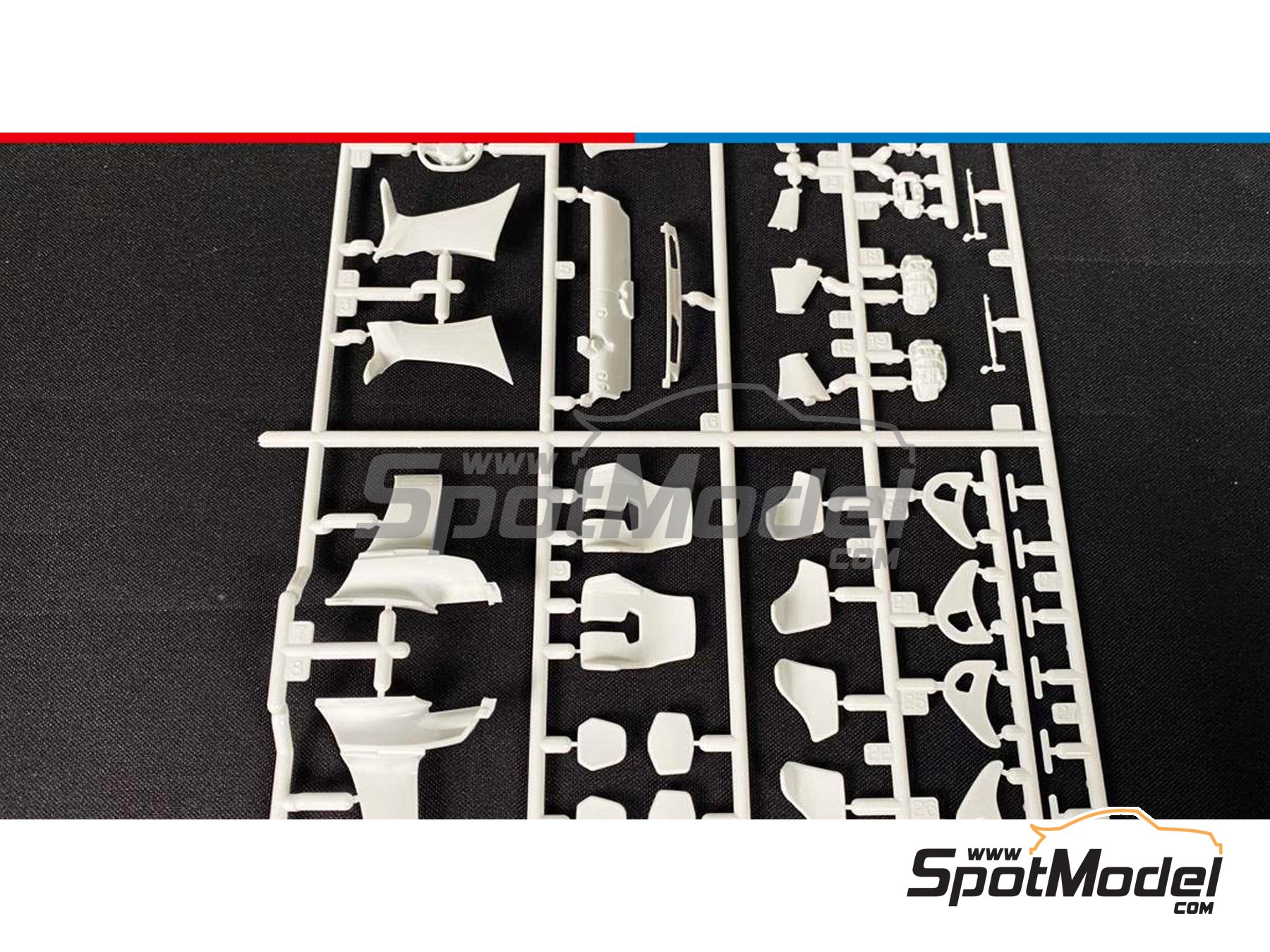 Image 4: McLaren Senna | Car scale model kit in 1/24 scale manufactured by Tamiya (ref. TAM24355, also 4950344243556, 24355, T24355 and TAM24355ST) Image 4: McLaren Senna | Car scale model kit in 1/24 scale manufactured by Tamiya (ref. TAM24355, also 4950344243556, 24355, T24355 and TAM24355ST)