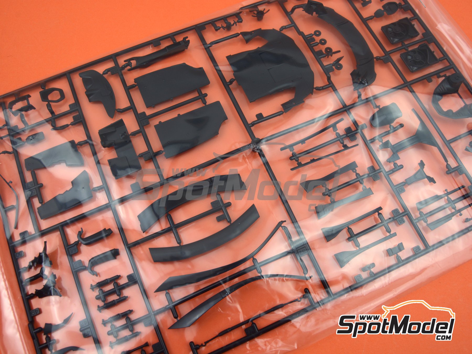 Image 32: McLaren Senna | Car scale model kit in 1/24 scale manufactured by Tamiya (ref. TAM24355, also 4950344243556, 24355, T24355 and TAM24355ST) Image 32: McLaren Senna | Car scale model kit in 1/24 scale manufactured by Tamiya (ref. TAM24355, also 4950344243556, 24355, T24355 and TAM24355ST)