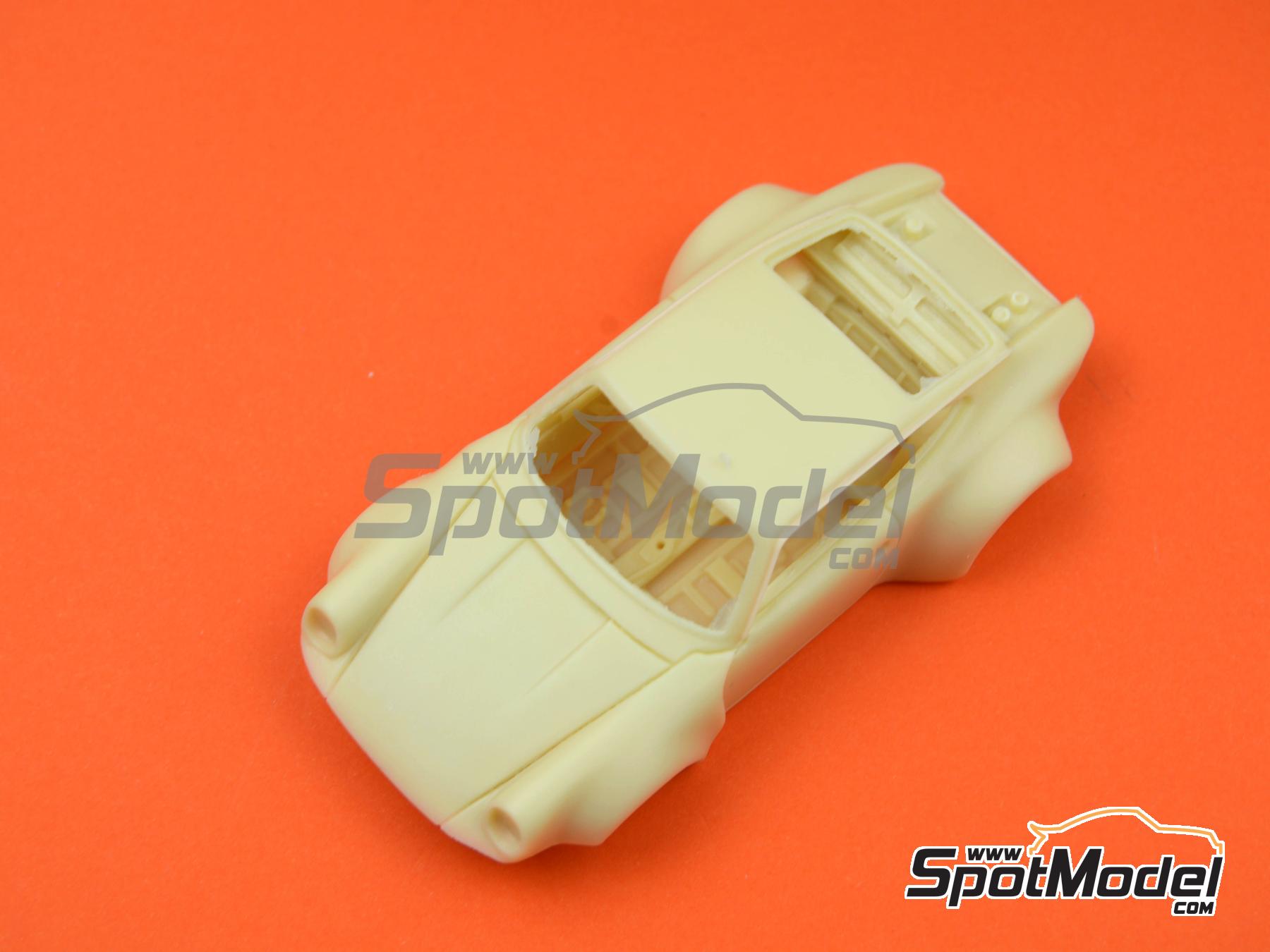 Image 4: Porsche 911 Carrera RSR Boricua Racing Team - Daytona 250 miles 1978 | Car scale model kit in 1/43 scale manufactured by Arena Modelli (ref.&nbsp;ARE1169)