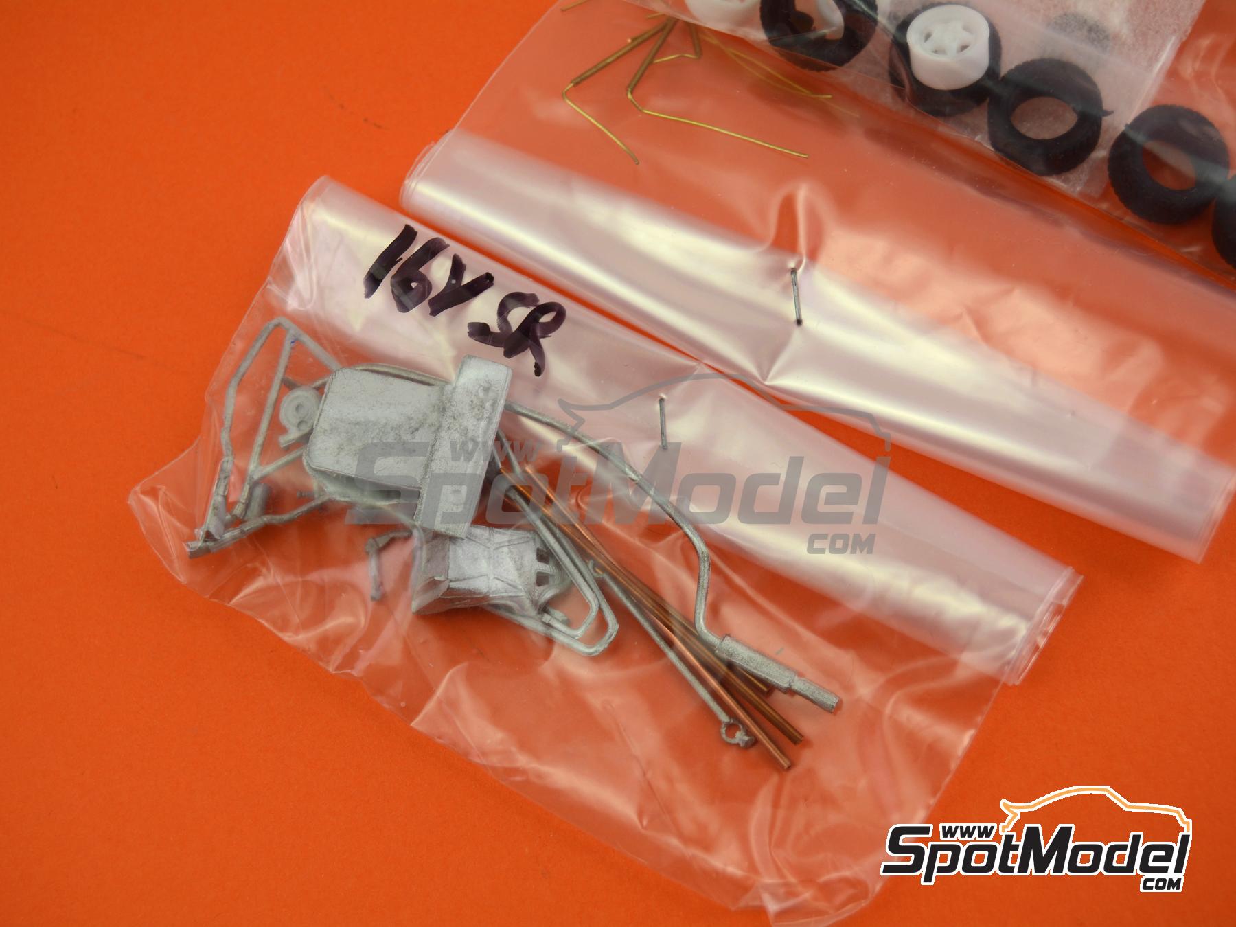 Image 4: Lancia Delta Integrale 16V Group A sponsored by Martini - Sanremo Rally 1989 | Car scale model kit in 1/43 scale manufactured by Arena Modelli (ref. ARE1414)