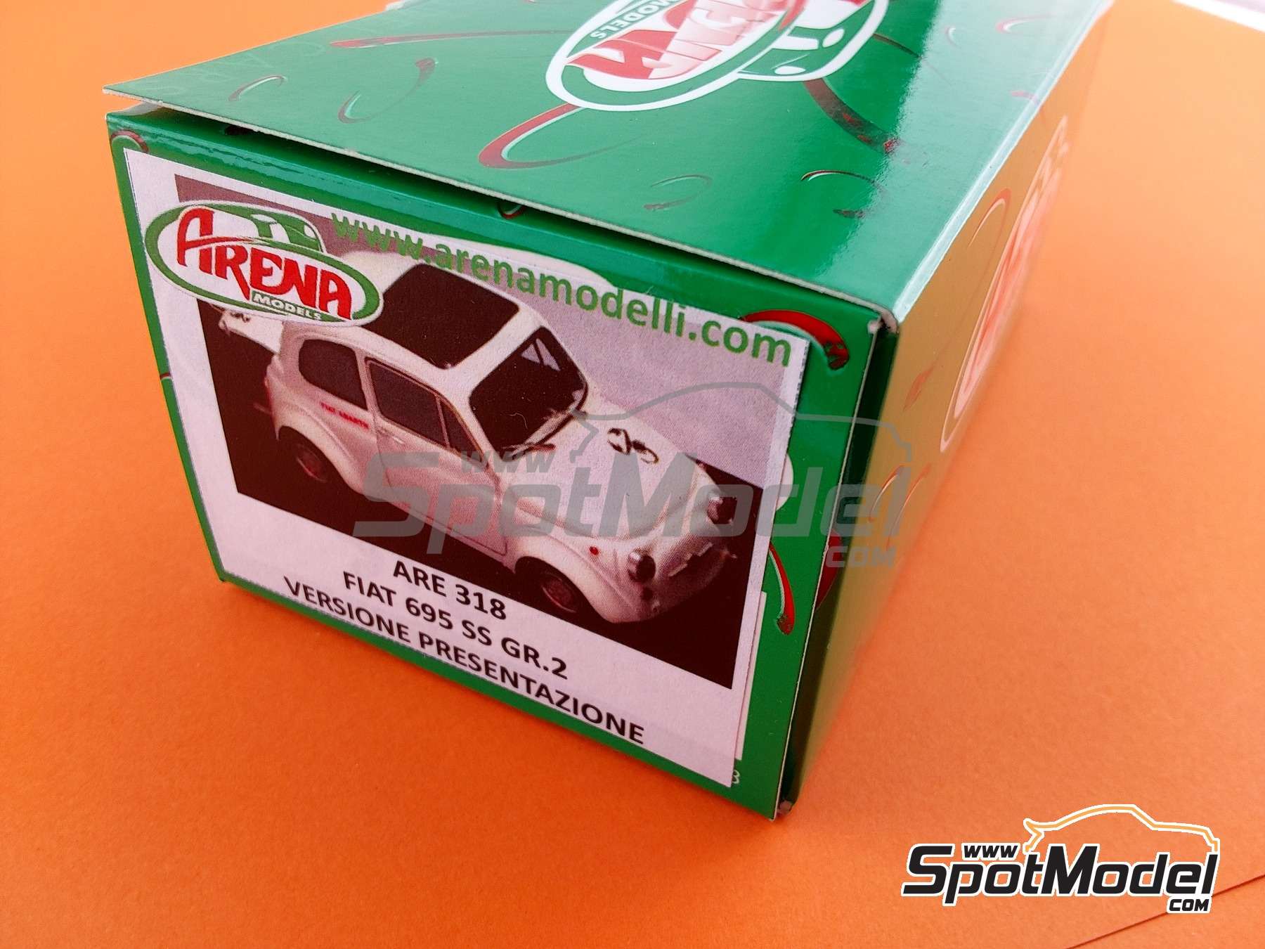 Image 2: Fiat Abarth 695 SS Group 2 - Press version | Car scale model kit in 1/43 scale manufactured by Arena Modelli (ref.&nbsp;ARE318)