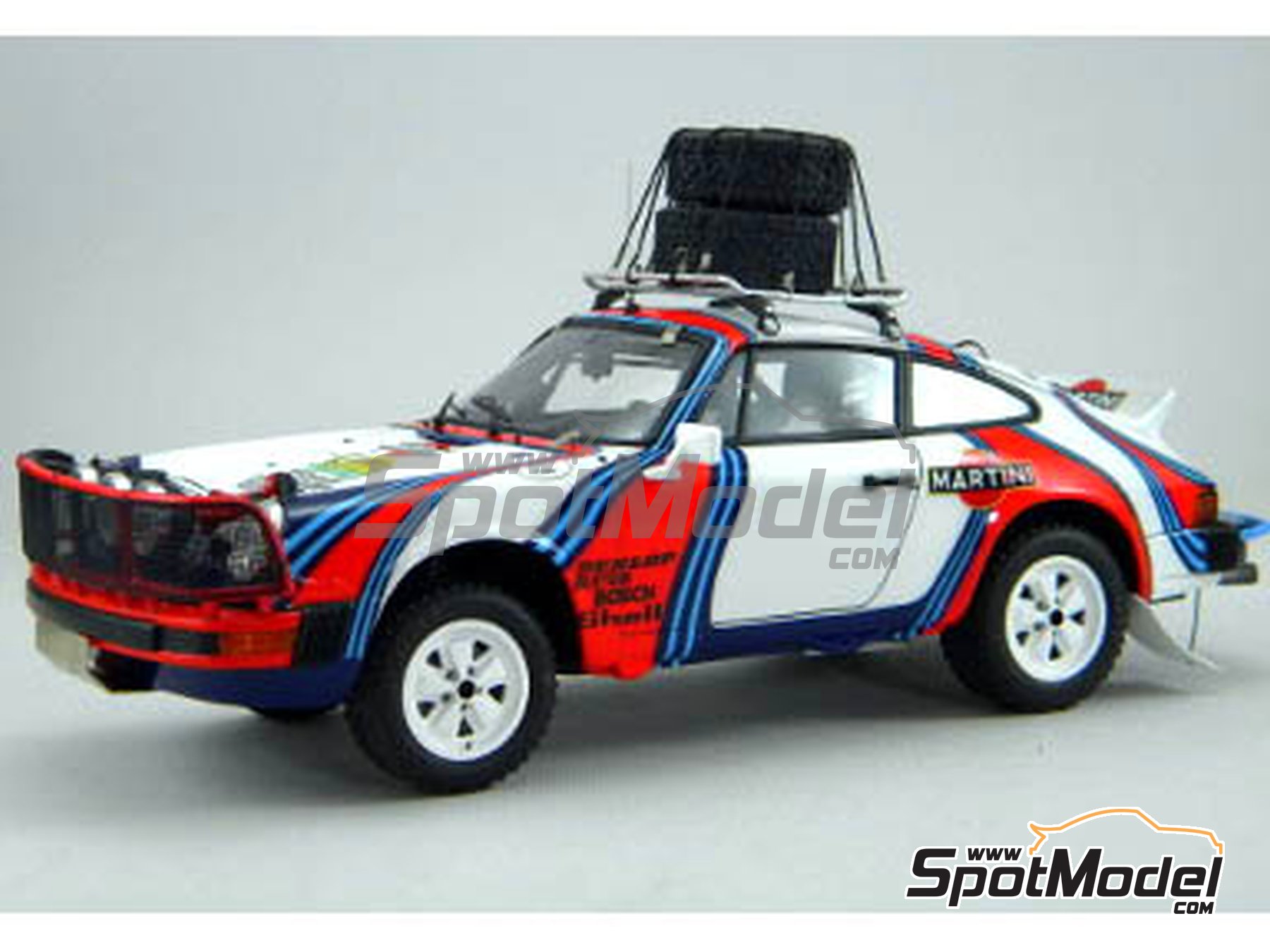 Image 1: Porsche 911SC sponsored by Martini Racing - Safari Rally 1978 | Car scale model kit in 1/24 scale manufactured by Arena Modelli (ref.&nbsp;ARE862-24)