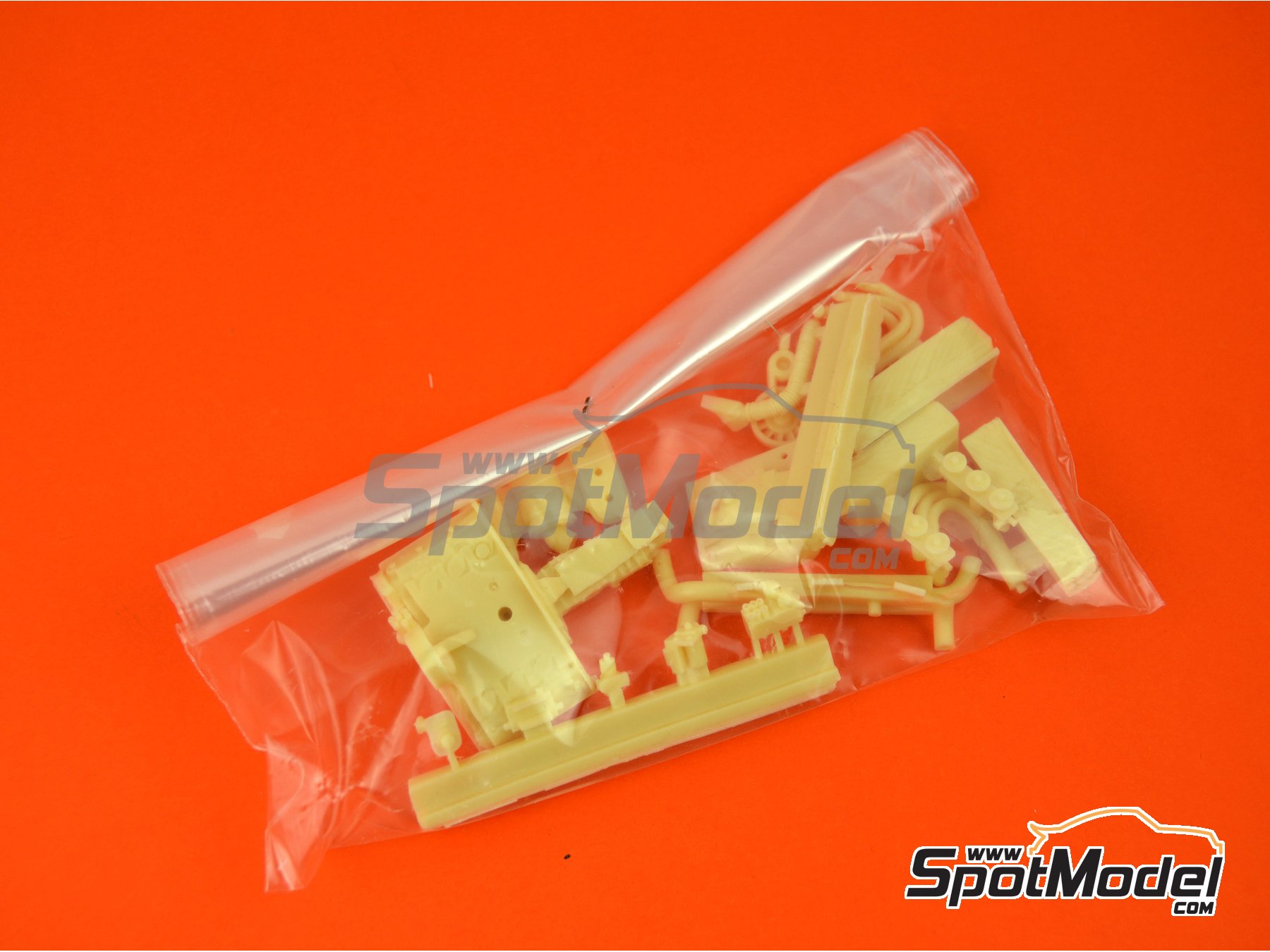 Image 12: Porsche 911SC sponsored by Martini Racing - Safari Rally 1978 | Car scale model kit in 1/24 scale manufactured by Arena Modelli (ref.&nbsp;ARE862-24)