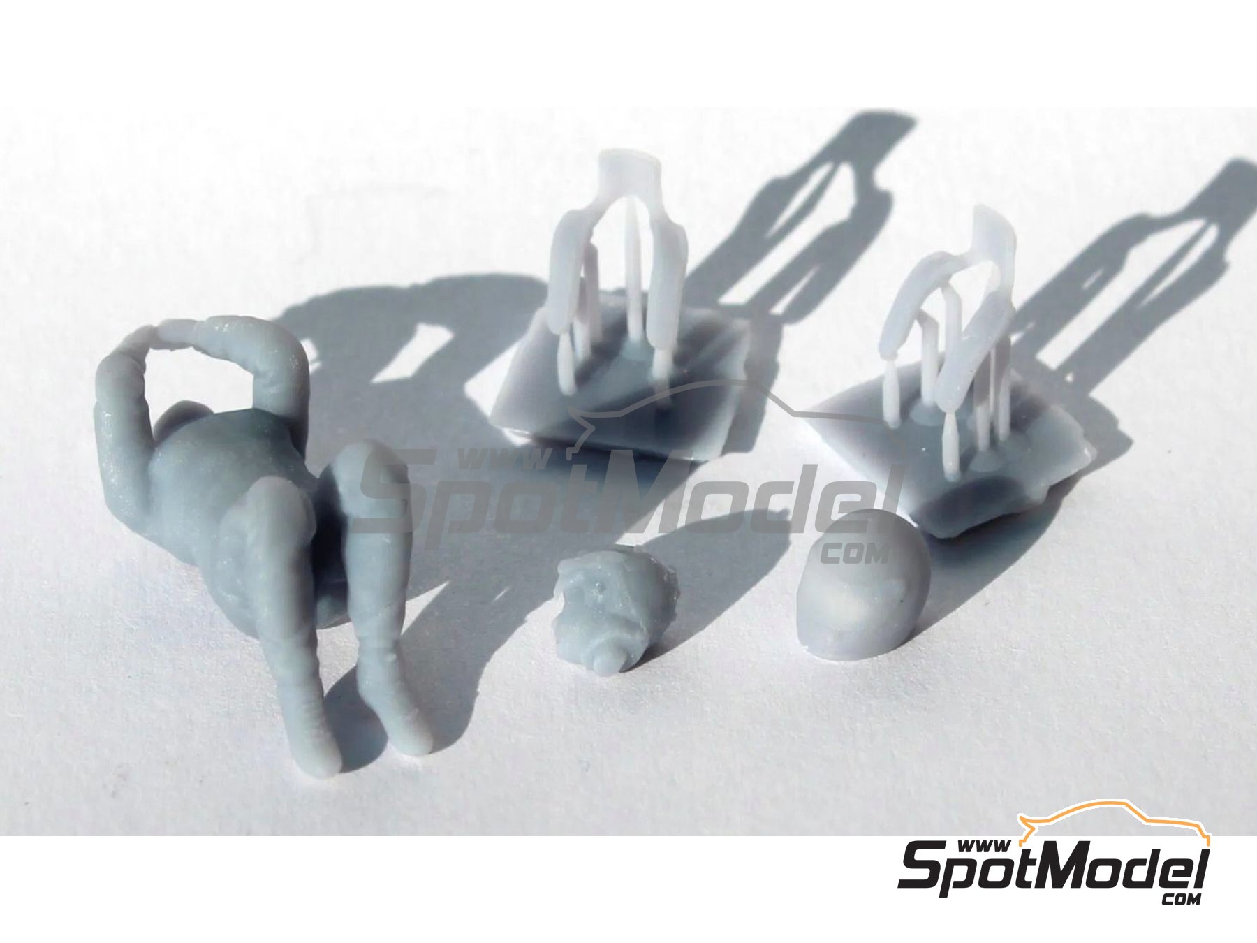 Image 2: Driver despairing - Formula 1 Rolex Sakhir Grand Prix 2020 | Figure in 1/43 scale manufactured by Bad Wolf Miniatures (ref. BW43016)