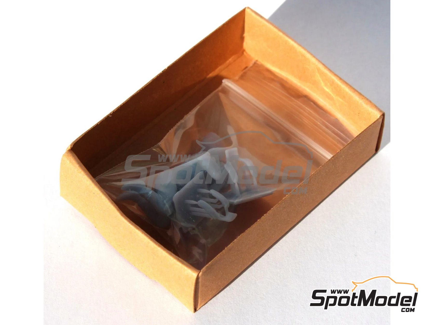 Image 6: Driver despairing - Formula 1 Rolex Sakhir Grand Prix 2020 | Figure in 1/43 scale manufactured by Bad Wolf Miniatures (ref. BW43016)