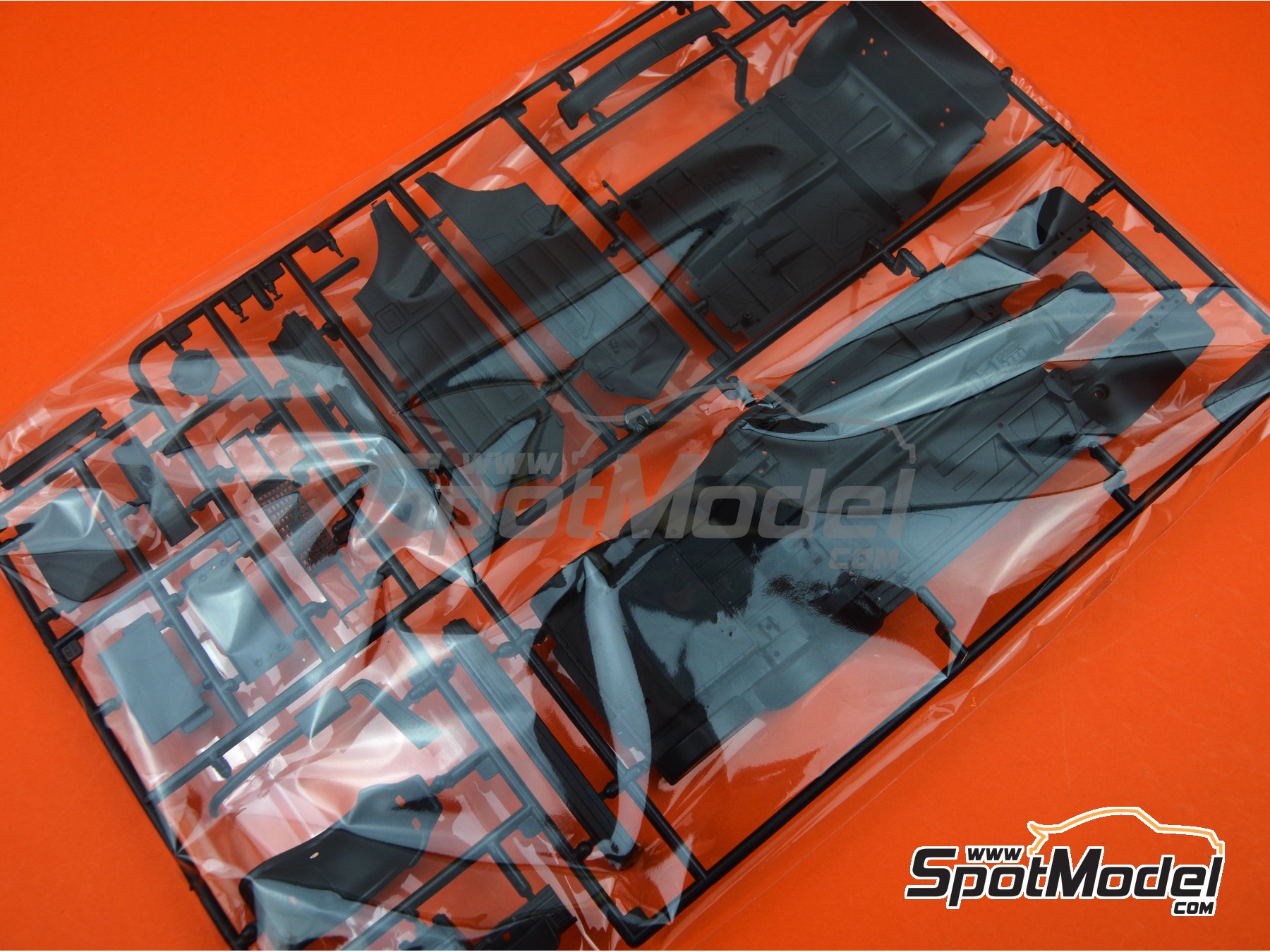 Image 9: Volvo 240 Turbo Group A Volvo Europe Dealer Team sponsored by Kamachi - JTC InterTEC championship Fuji Speedway, Guia Race of Macau 1985 and 1986 | Car scale model kit in 1/24 scale manufactured by Beemax Model Kits (ref. B24012, also 4905083098257 and 98257)