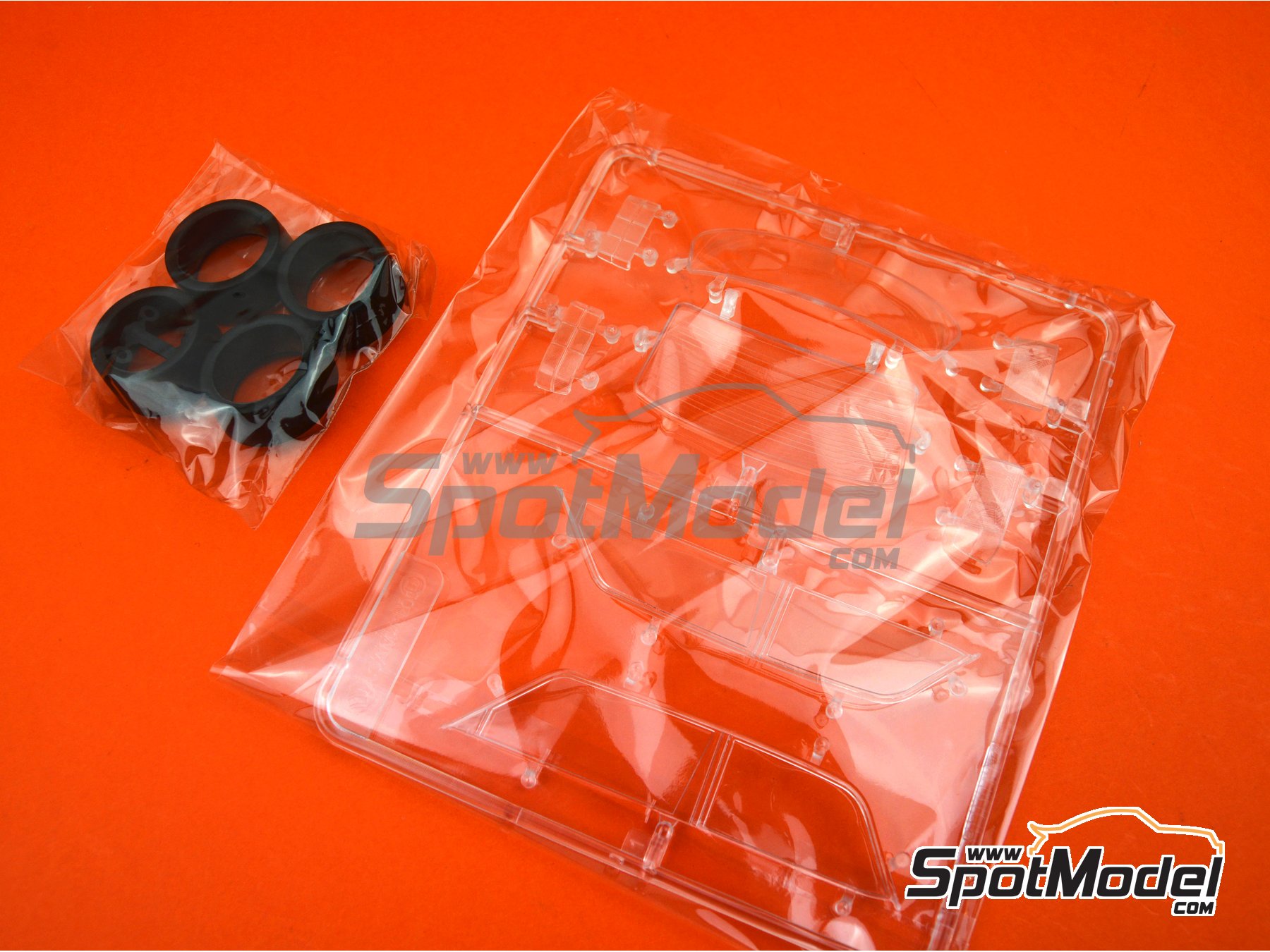 Image 15: Volvo 240 Turbo Group A Volvo Europe Dealer Team sponsored by Kamachi - JTC InterTEC championship Fuji Speedway, Guia Race of Macau 1985 and 1986 | Car scale model kit in 1/24 scale manufactured by Beemax Model Kits (ref. B24012, also 4905083098257 and 98257)