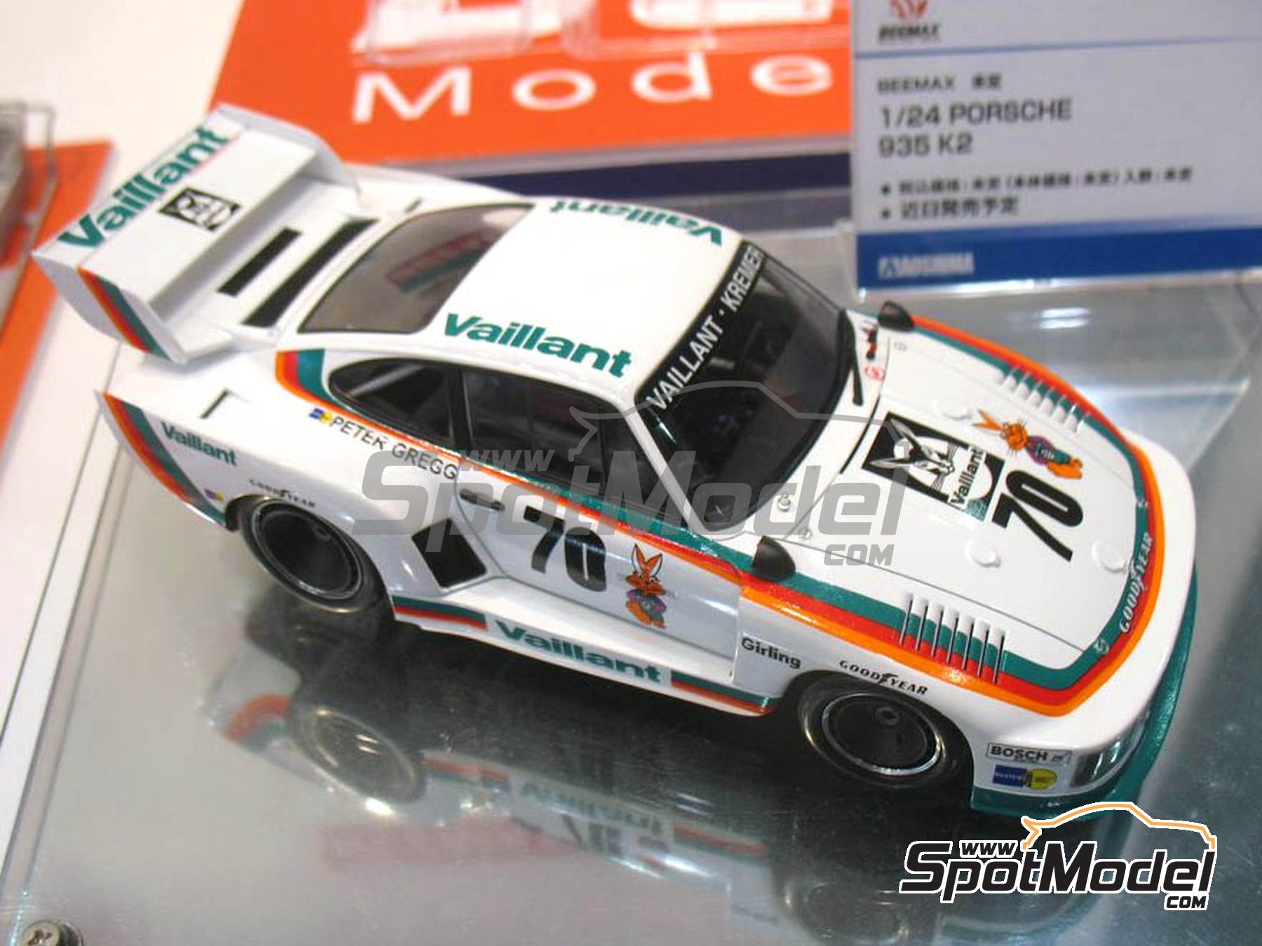 Image 4: Porsche 935 K2 Kremer Racing Team sponsored by Vaillant - Deutsche Rennsport Meisterschaft DRM 1977 | Car scale model kit in 1/24 scale manufactured by Beemax Model Kits (ref.&nbsp;B24015, also 4905083105108, 105108 and aos10510)