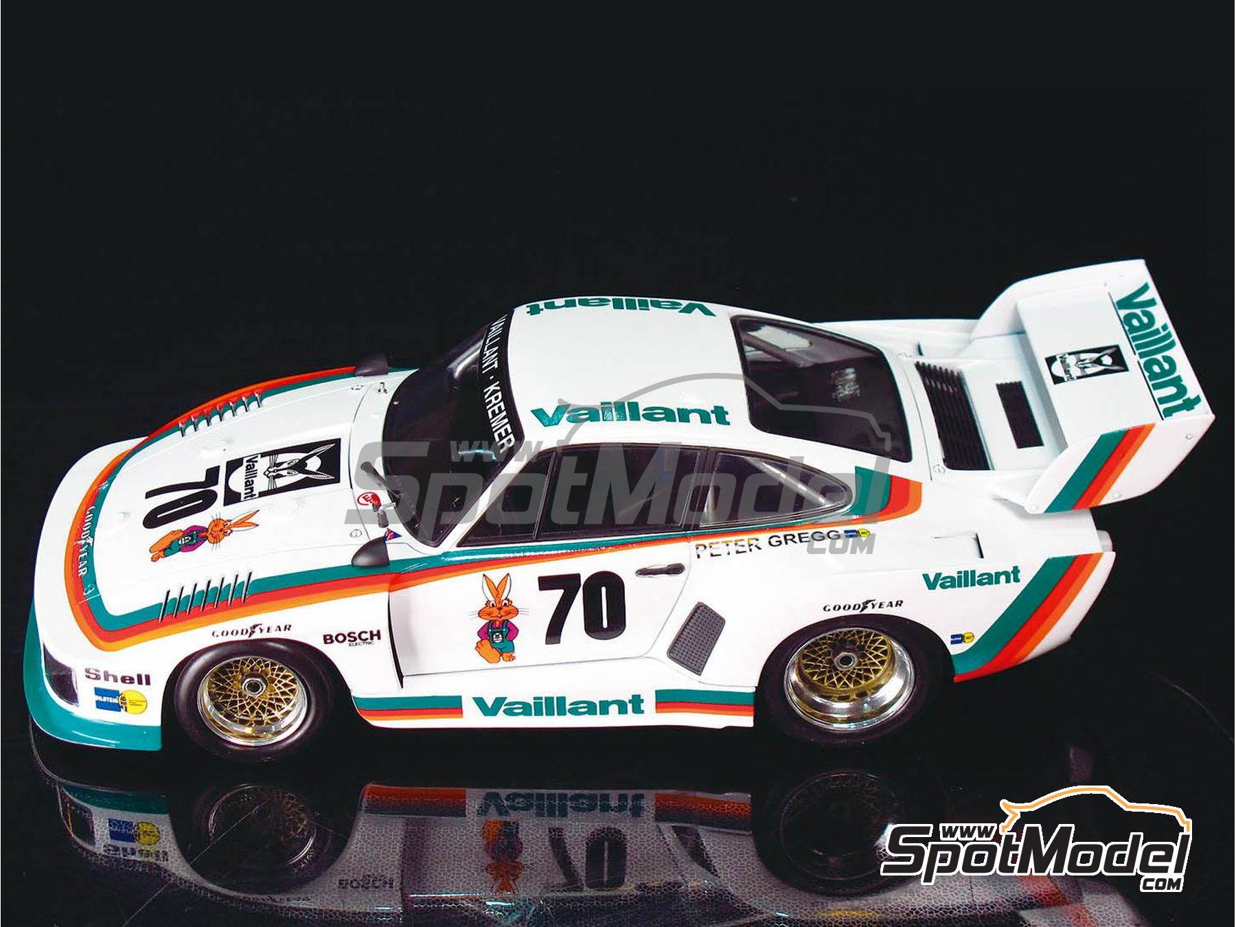 Image 6: Porsche 935 K2 Kremer Racing Team sponsored by Vaillant - Deutsche Rennsport Meisterschaft DRM 1977 | Car scale model kit in 1/24 scale manufactured by Beemax Model Kits (ref.&nbsp;B24015, also 4905083105108, 105108 and aos10510)