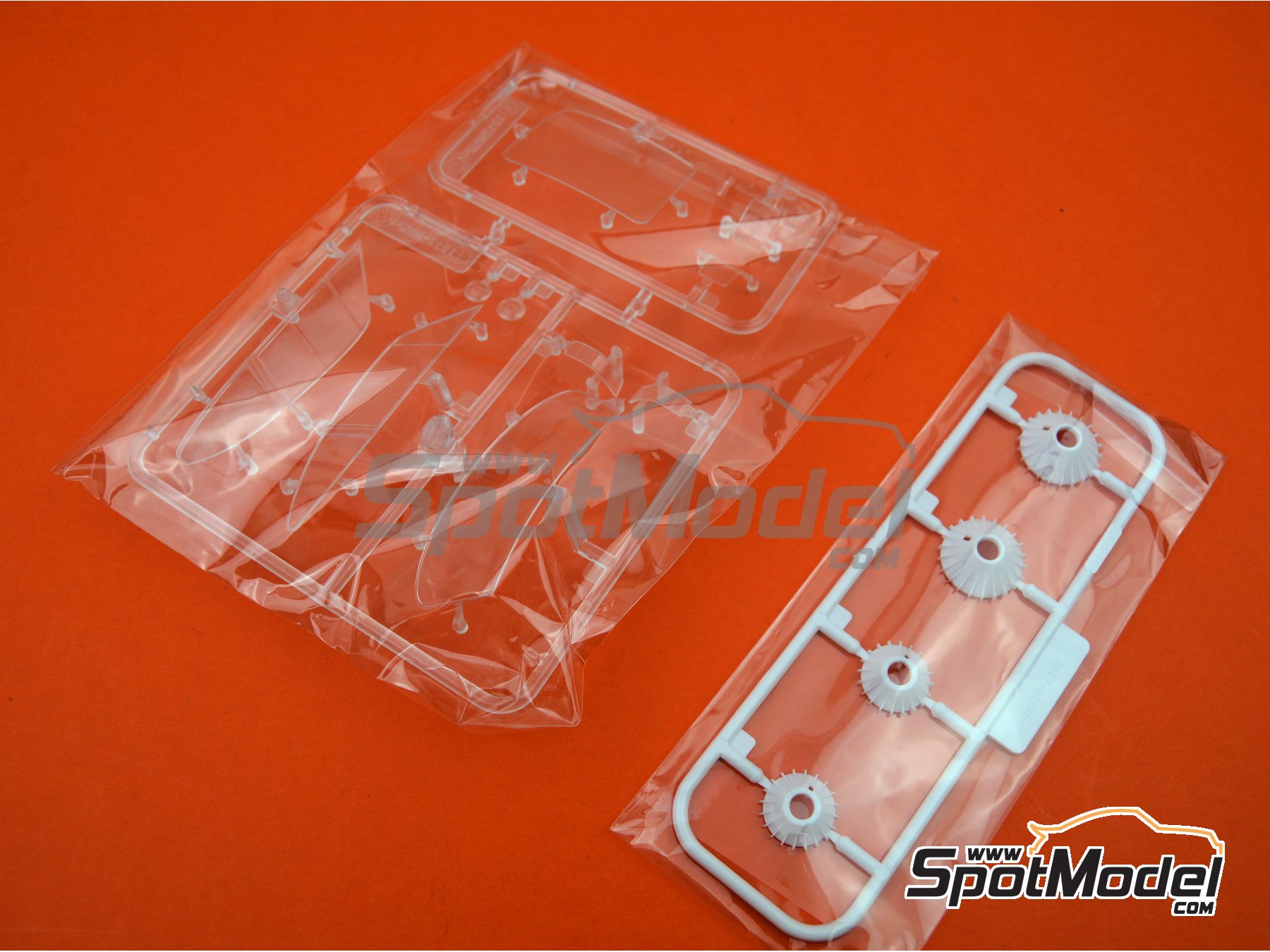 Image 13: Porsche 935 K2 Kremer Racing Team sponsored by Vaillant - Deutsche Rennsport Meisterschaft DRM 1977 | Car scale model kit in 1/24 scale manufactured by Beemax Model Kits (ref.&nbsp;B24015, also 4905083105108, 105108 and aos10510)