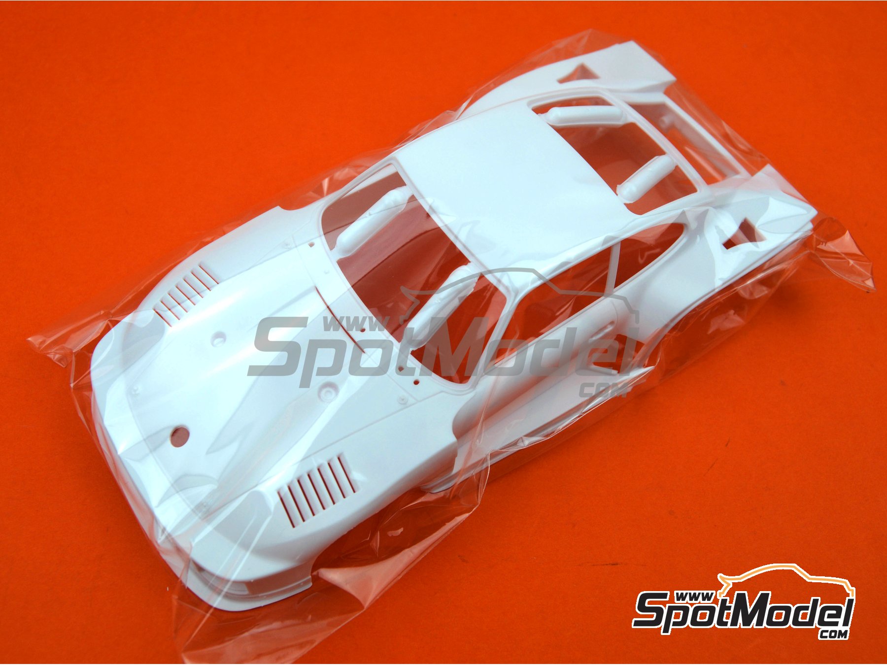 Image 17: Porsche 935 K2 Kremer Racing Team sponsored by Vaillant - Deutsche Rennsport Meisterschaft DRM 1977 | Car scale model kit in 1/24 scale manufactured by Beemax Model Kits (ref.&nbsp;B24015, also 4905083105108, 105108 and aos10510)