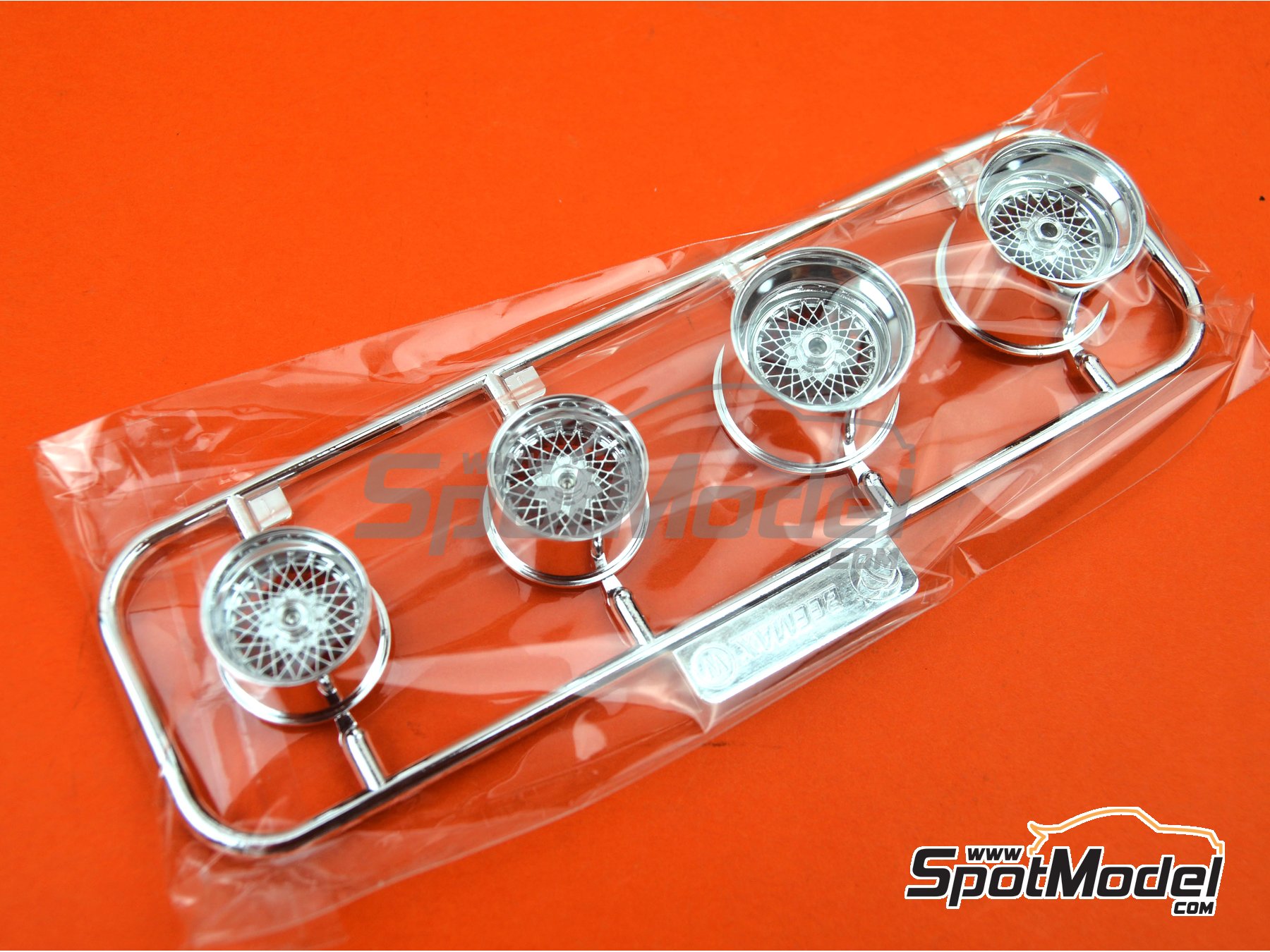 Image 19: Porsche 935 K2 Kremer Racing Team sponsored by Vaillant - Deutsche Rennsport Meisterschaft DRM 1977 | Car scale model kit in 1/24 scale manufactured by Beemax Model Kits (ref.&nbsp;B24015, also 4905083105108, 105108 and aos10510)