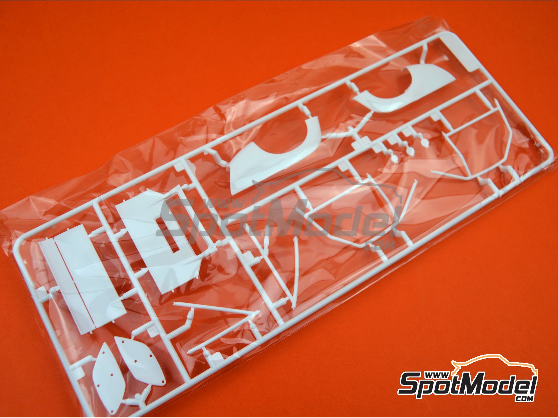 Image 21: Porsche 935 K2 Kremer Racing Team sponsored by Vaillant - Deutsche Rennsport Meisterschaft DRM 1977 | Car scale model kit in 1/24 scale manufactured by Beemax Model Kits (ref.&nbsp;B24015, also 4905083105108, 105108 and aos10510)