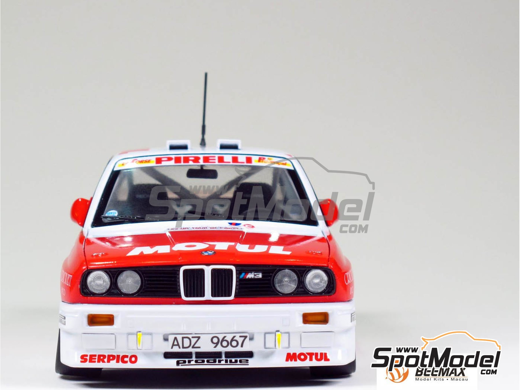 Image 1: BMW M3 E30 Rally Group A Bastos Motul - Tour de Corse 1988 | Model car kit in 1/24 scale manufactured by Beemax Model Kits (ref.&nbsp;B24016)