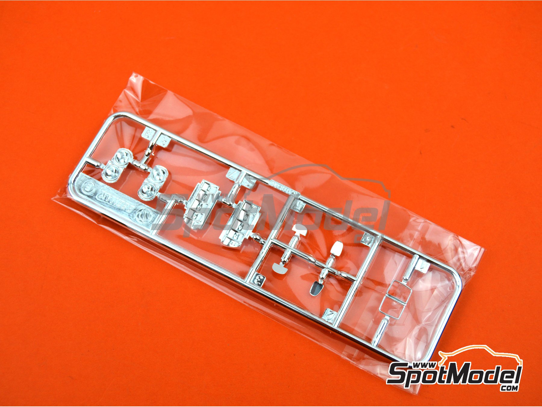 Image 11: BMW M3 E30 Rally Group A Bastos Motul - Tour de Corse 1988 | Model car kit in 1/24 scale manufactured by Beemax Model Kits (ref.&nbsp;B24016)