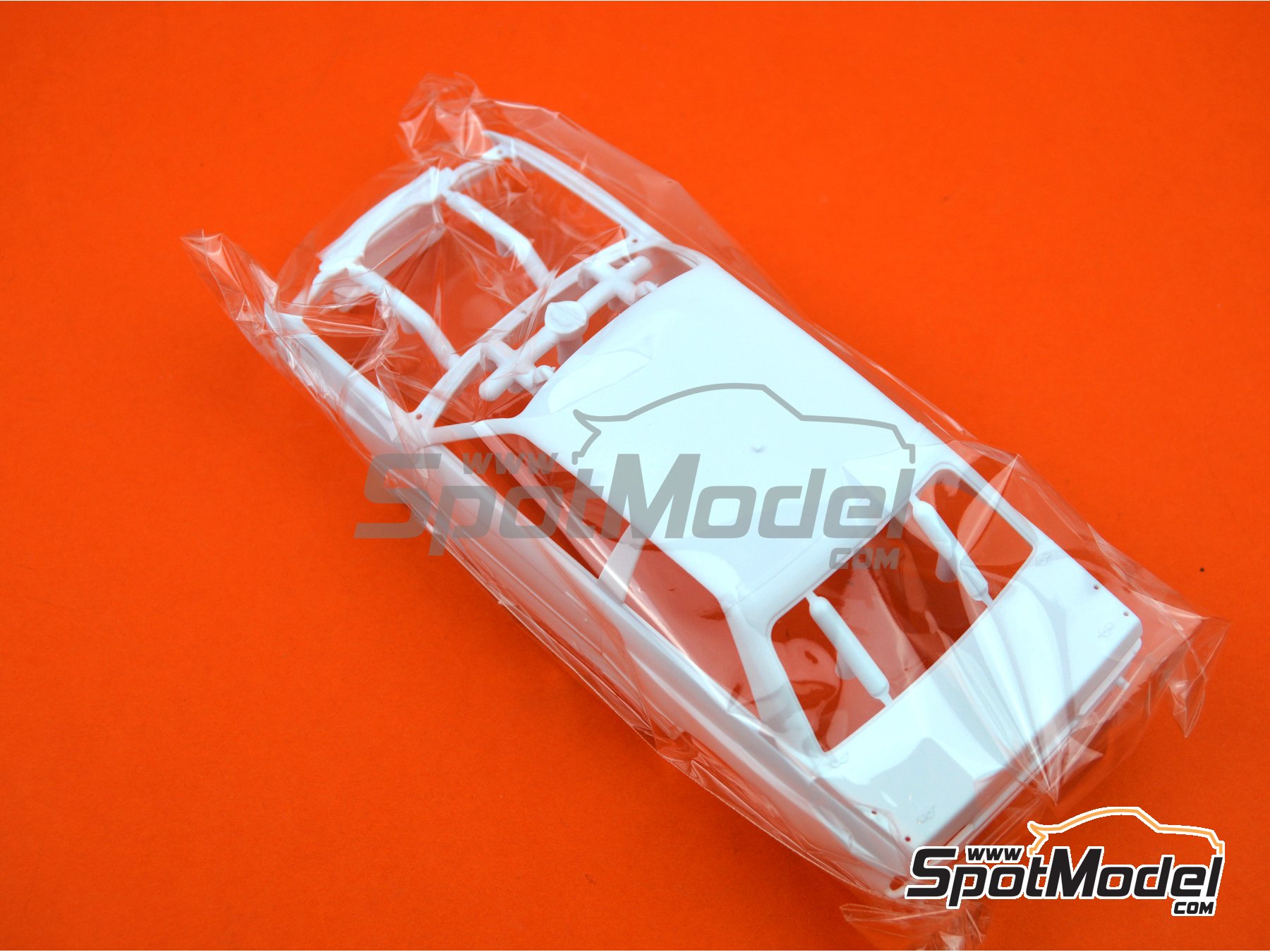 Image 17: BMW M3 E30 Rally Group A Bastos Motul - Tour de Corse 1988 | Model car kit in 1/24 scale manufactured by Beemax Model Kits (ref.&nbsp;B24016)