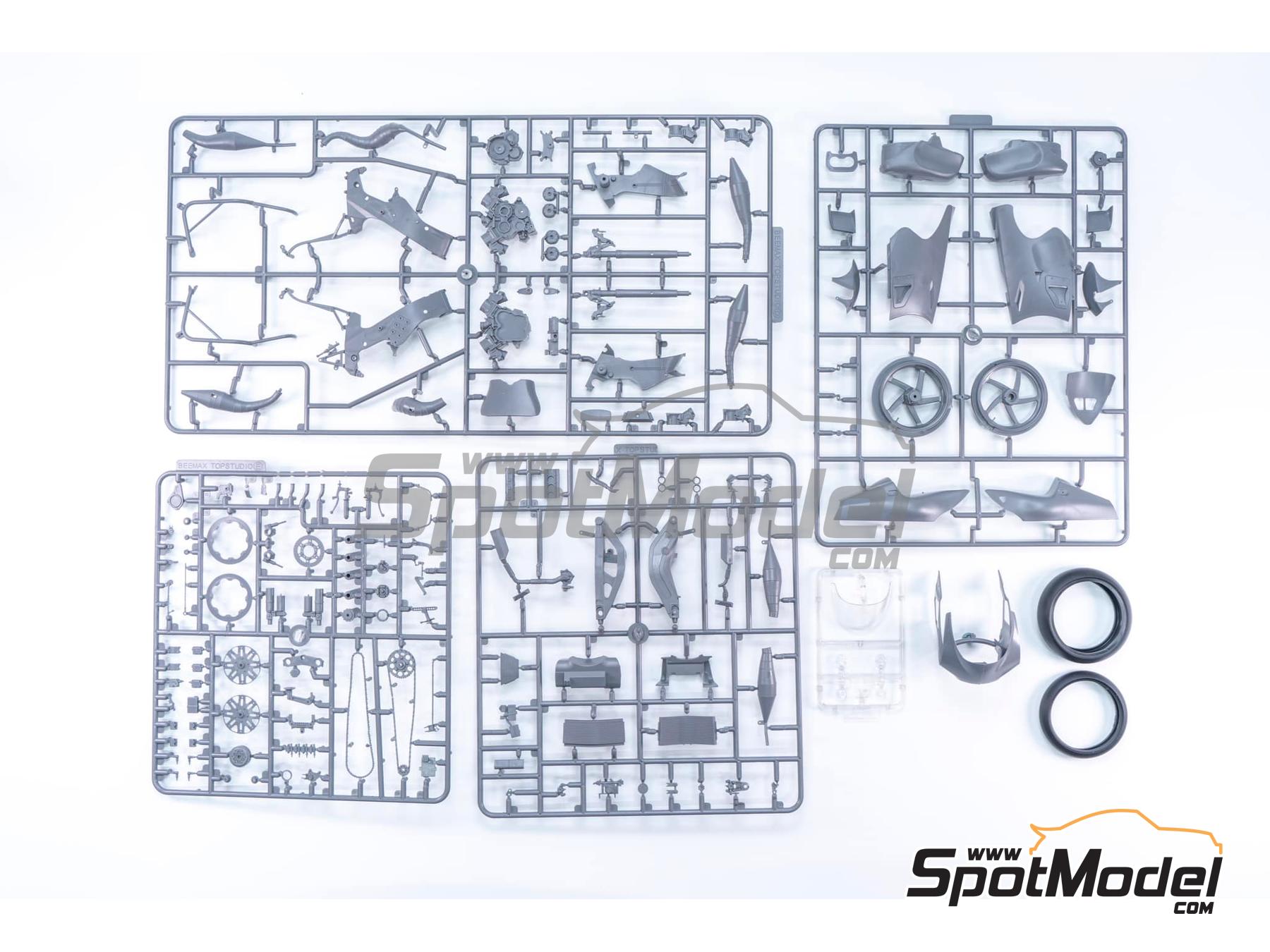 Image 8: Suzuki RGV500 XR79 Suzuki Team sponsored by Motul - Motorcycle World Championship 1993 | Motorbike scale model kit in 1/12 scale manufactured by Beemax Model Kits (ref. BX13001, also 4545782083811)