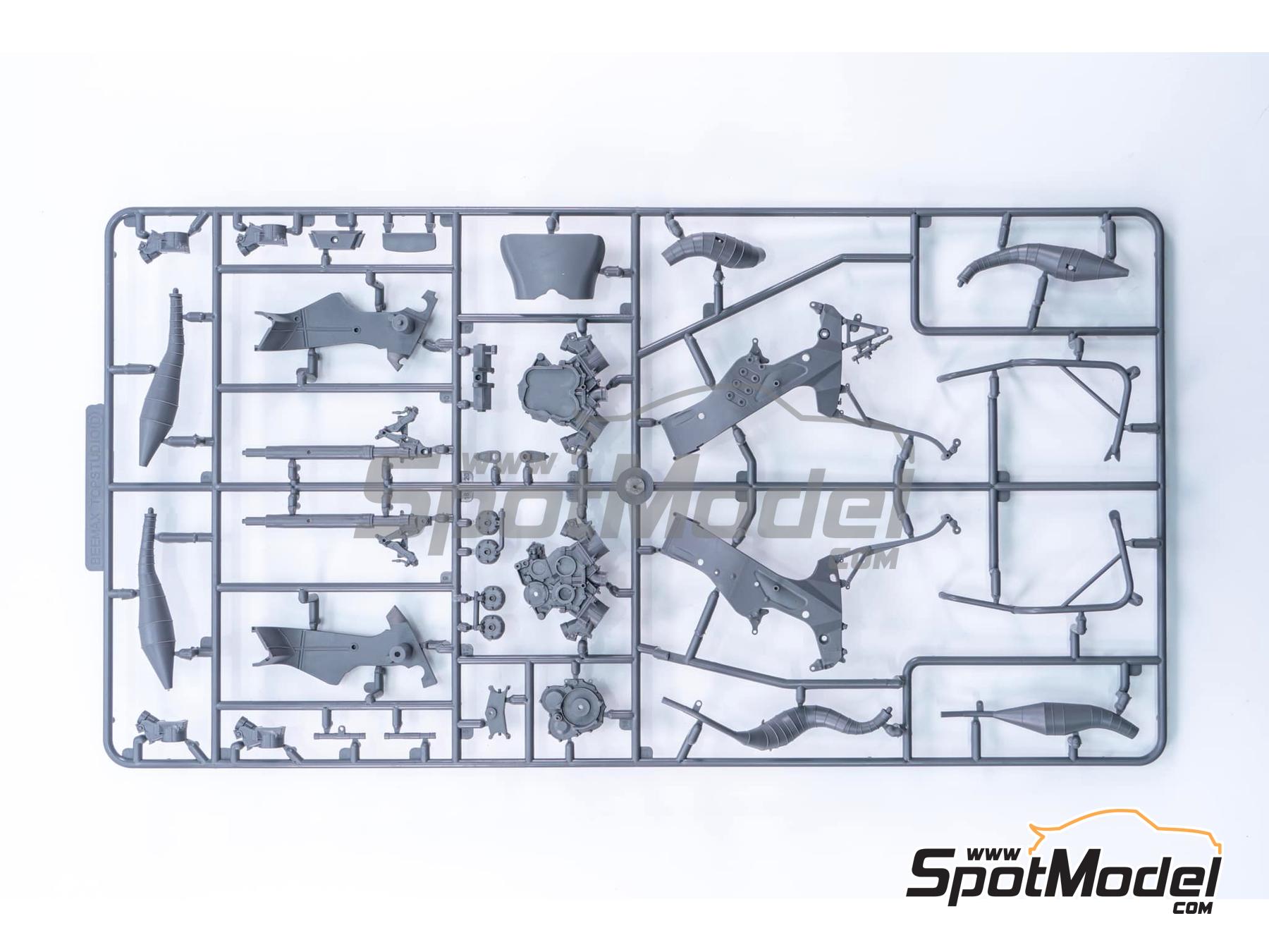 Image 10: Suzuki RGV500 XR79 Suzuki Team sponsored by Motul - Motorcycle World Championship 1993 | Motorbike scale model kit in 1/12 scale manufactured by Beemax Model Kits (ref. BX13001, also 4545782083811)
