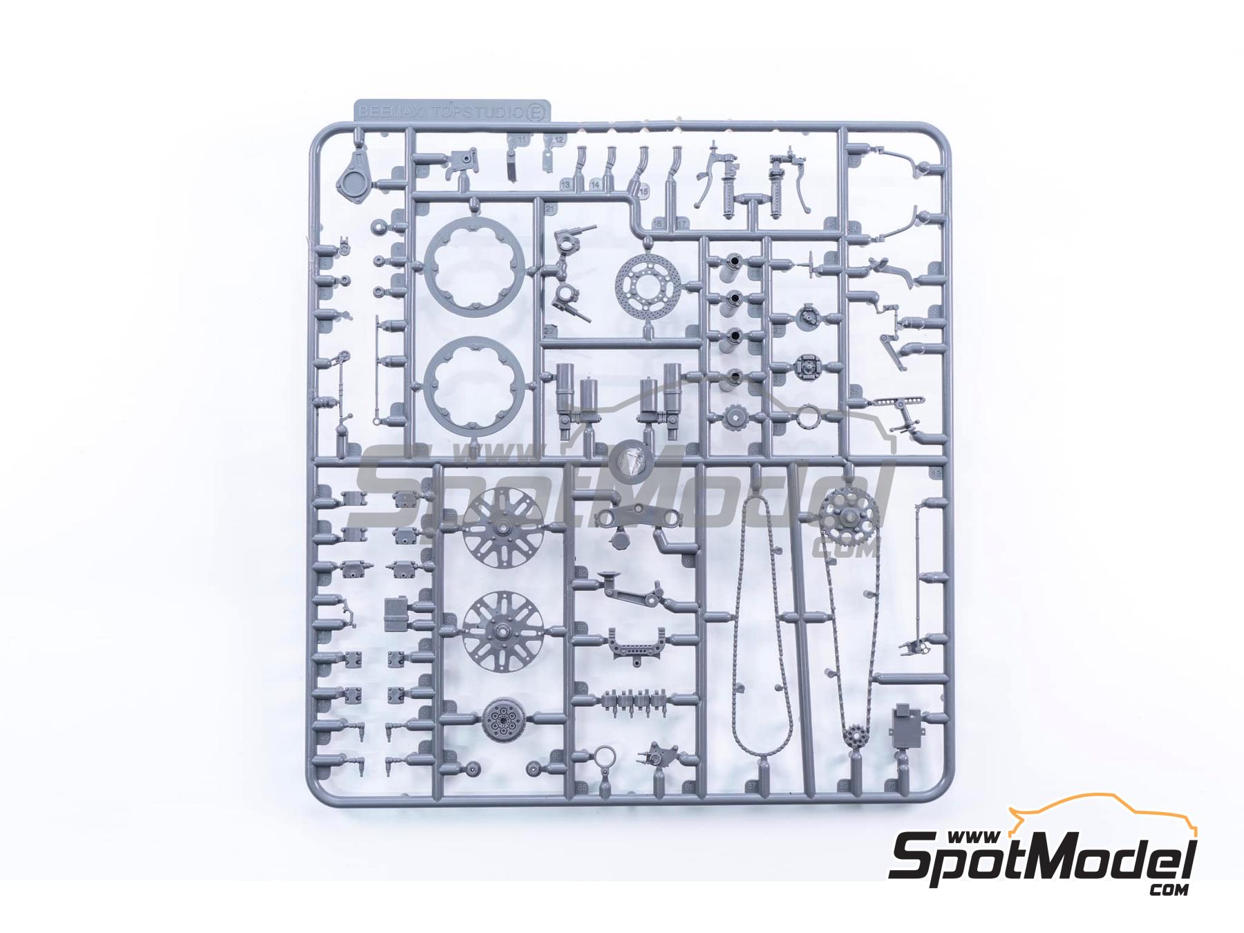 Image 12: Suzuki RGV500 XR79 Suzuki Team sponsored by Motul - Motorcycle World Championship 1993 | Motorbike scale model kit in 1/12 scale manufactured by Beemax Model Kits (ref. BX13001, also 4545782083811)