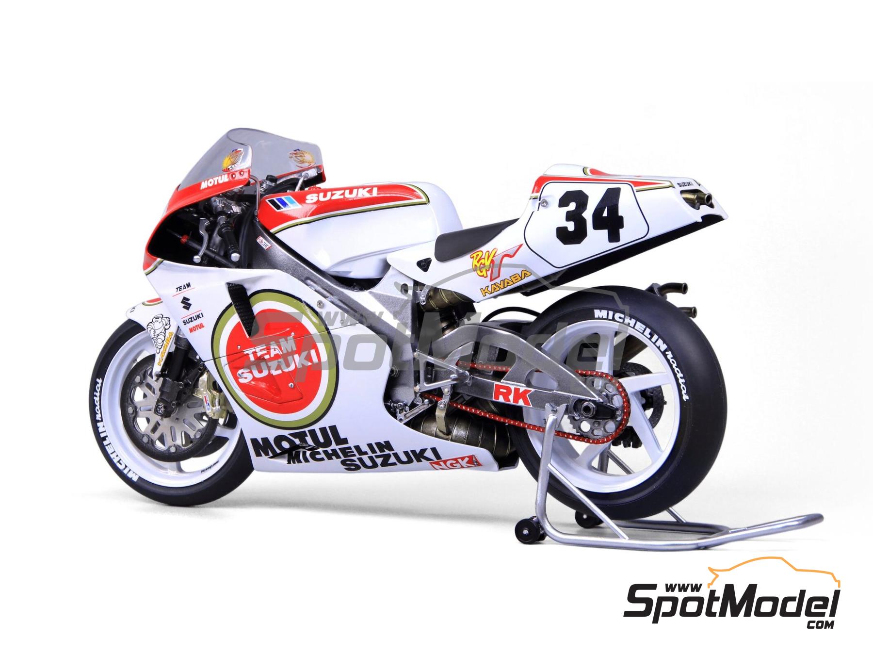 Image 14: Suzuki RGV500 XR79 Suzuki Team sponsored by Motul - Motorcycle World Championship 1993 | Motorbike scale model kit in 1/12 scale manufactured by Beemax Model Kits (ref. BX13001, also 4545782083811)