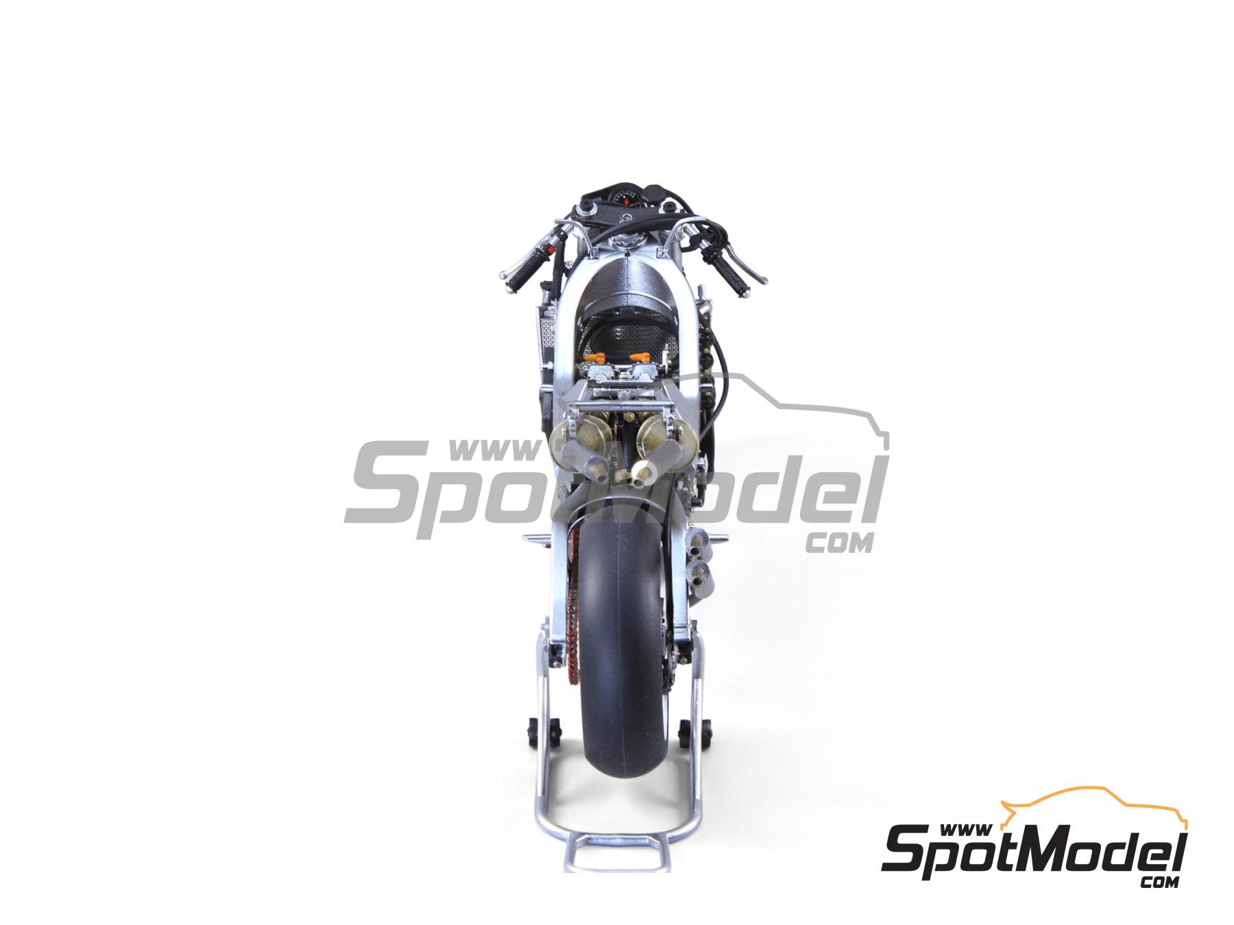 Image 17: Suzuki RGV500 XR79 Suzuki Team sponsored by Motul - Motorcycle World Championship 1993 | Motorbike scale model kit in 1/12 scale manufactured by Beemax Model Kits (ref. BX13001, also 4545782083811)