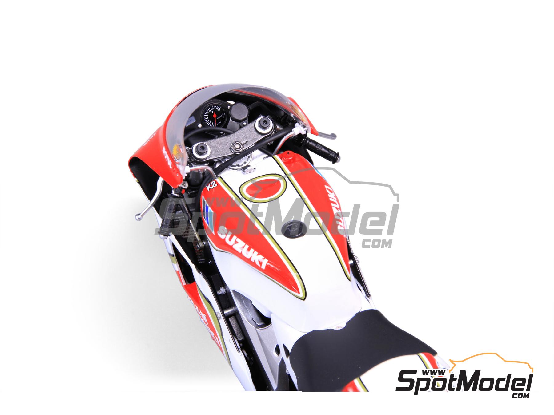 Image 22: Suzuki RGV500 XR79 Suzuki Team sponsored by Motul - Motorcycle World Championship 1993 | Motorbike scale model kit in 1/12 scale manufactured by Beemax Model Kits (ref. BX13001, also 4545782083811)