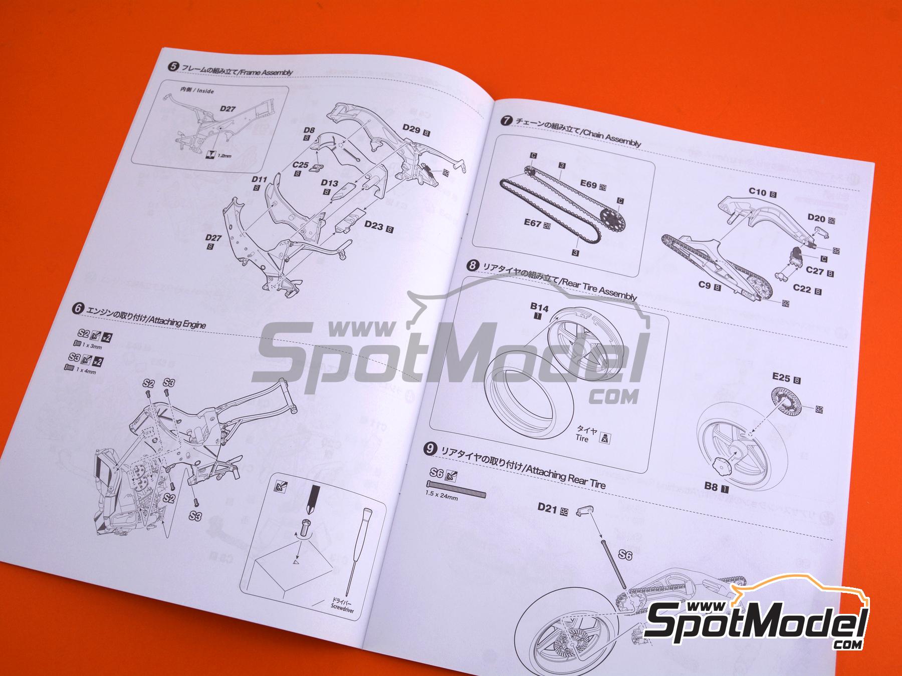 Image 36: Suzuki RGV500 XR79 Suzuki Team sponsored by Motul - Motorcycle World Championship 1993 | Motorbike scale model kit in 1/12 scale manufactured by Beemax Model Kits (ref. BX13001, also 4545782083811)