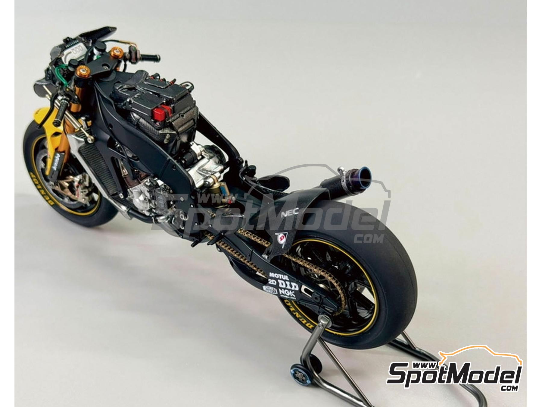 Image 8: Yamaha YZR-M1 Equipo Tech 3 patrocinado por Dunlop - Campeonato del Mundo de Moto GP 2007 | Maqueta de moto en escala&nbsp;1/12 fabricado por Beemax Model Kits (ref.&nbsp;BX13002, tambien 4545782131895)