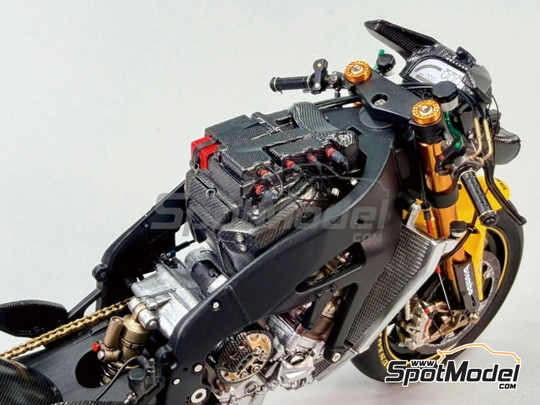 Image 9: Yamaha YZR-M1 Equipo Tech 3 patrocinado por Dunlop - Campeonato del Mundo de Moto GP 2007 | Maqueta de moto en escala&nbsp;1/12 fabricado por Beemax Model Kits (ref.&nbsp;BX13002, tambien 4545782131895)