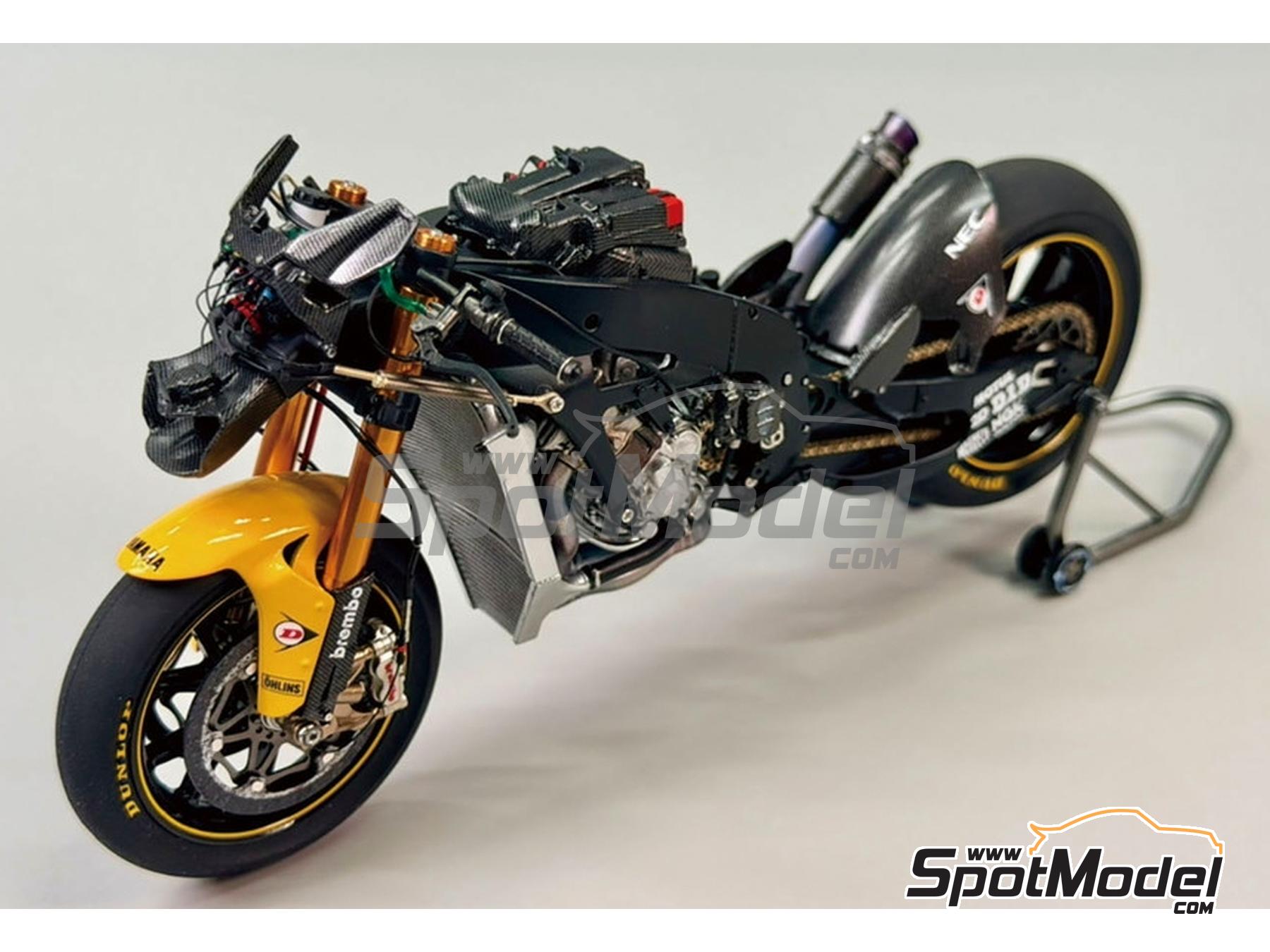 Image 12: Yamaha YZR-M1 Equipo Tech 3 patrocinado por Dunlop - Campeonato del Mundo de Moto GP 2007 | Maqueta de moto en escala&nbsp;1/12 fabricado por Beemax Model Kits (ref.&nbsp;BX13002, tambien 4545782131895)