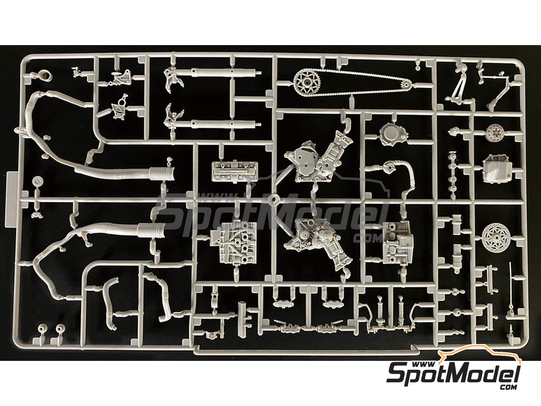 Image 16: Yamaha YZR-M1 Equipo Tech 3 patrocinado por Dunlop - Campeonato del Mundo de Moto GP 2007 | Maqueta de moto en escala&nbsp;1/12 fabricado por Beemax Model Kits (ref.&nbsp;BX13002, tambien 4545782131895)