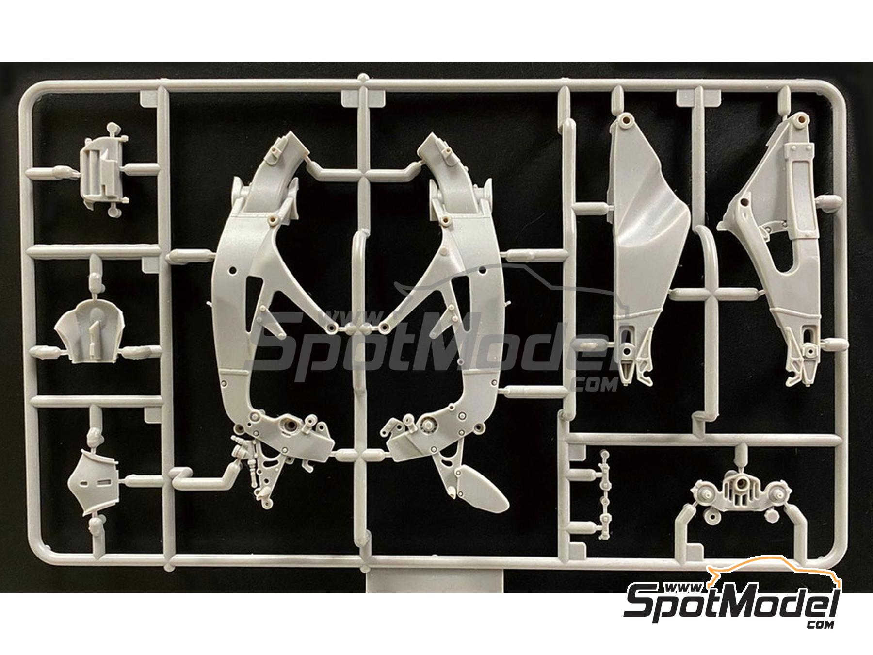Image 18: Yamaha YZR-M1 Equipo Tech 3 patrocinado por Dunlop - Campeonato del Mundo de Moto GP 2007 | Maqueta de moto en escala&nbsp;1/12 fabricado por Beemax Model Kits (ref.&nbsp;BX13002, tambien 4545782131895)